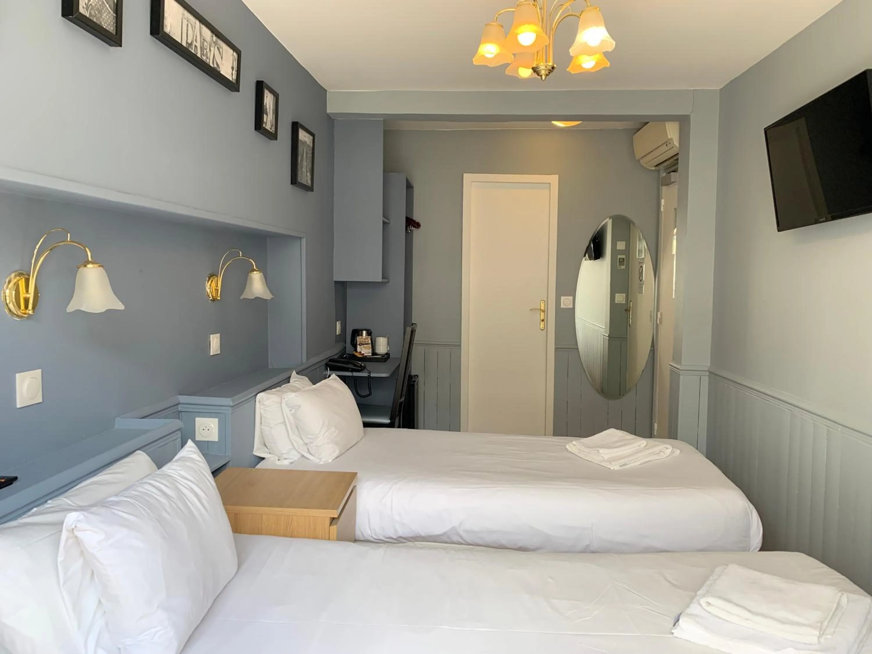 Twin Room in Hôtel Apollo Opéra
