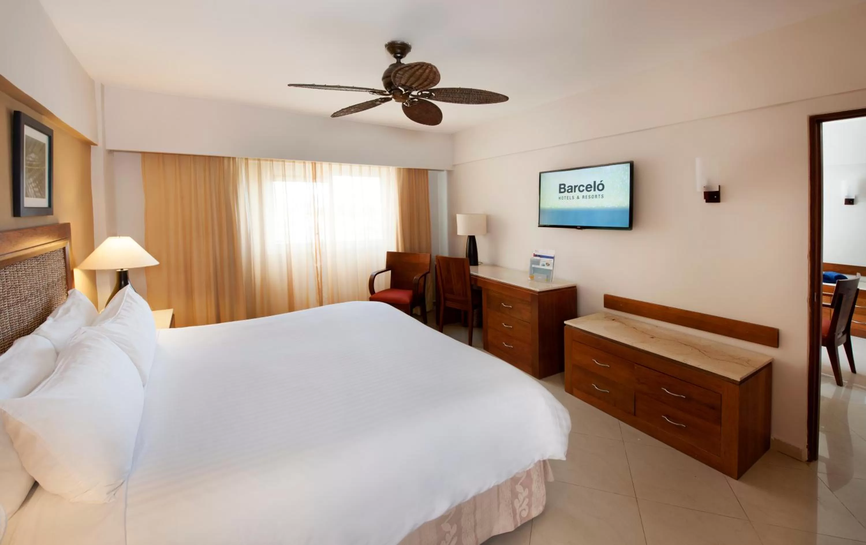 Suite Club Premium (2 adults + 2 Children) in Occidental Caribe - All Inclusive