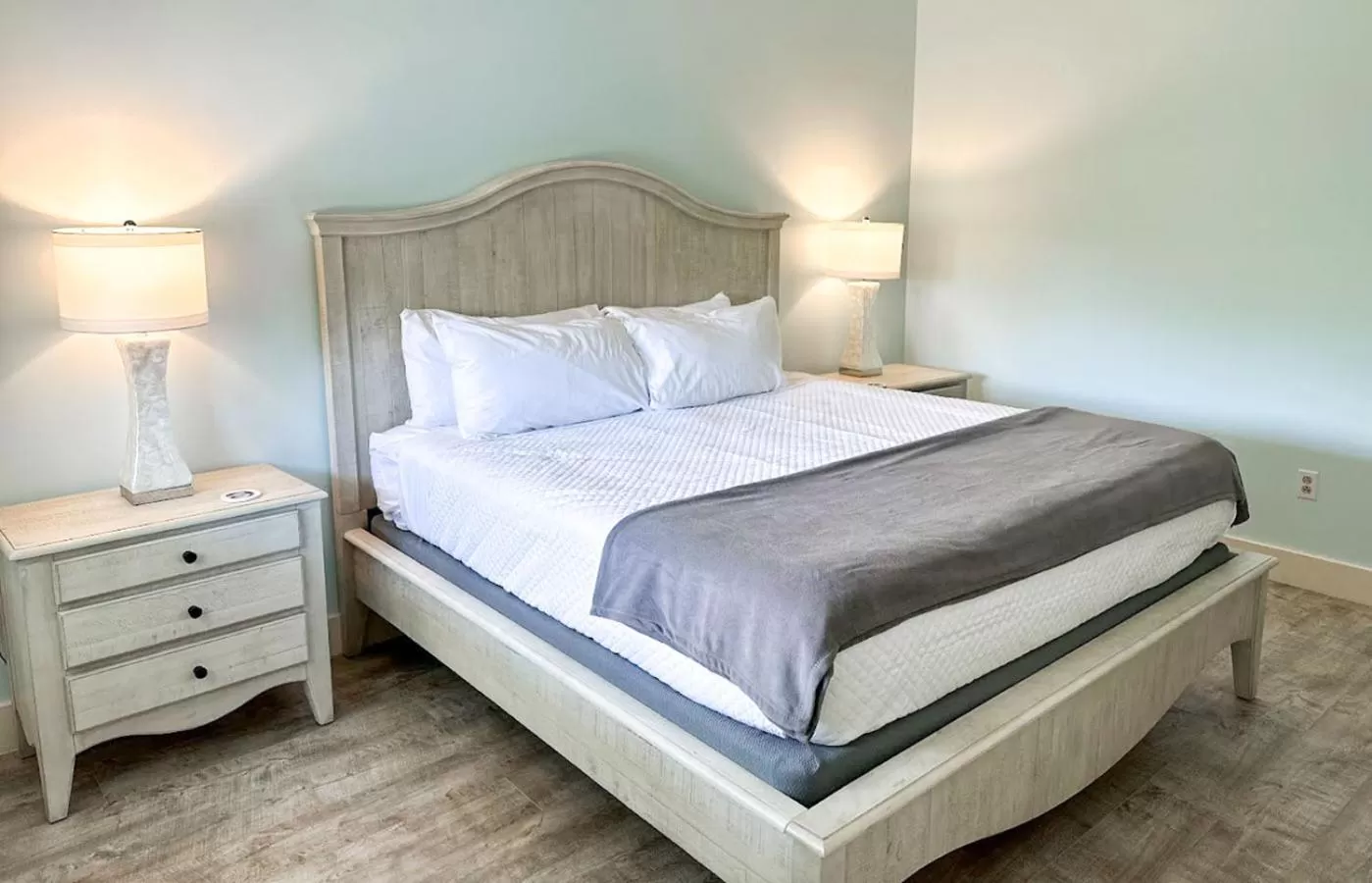 Deluxe King Room in The General Stanton Inn