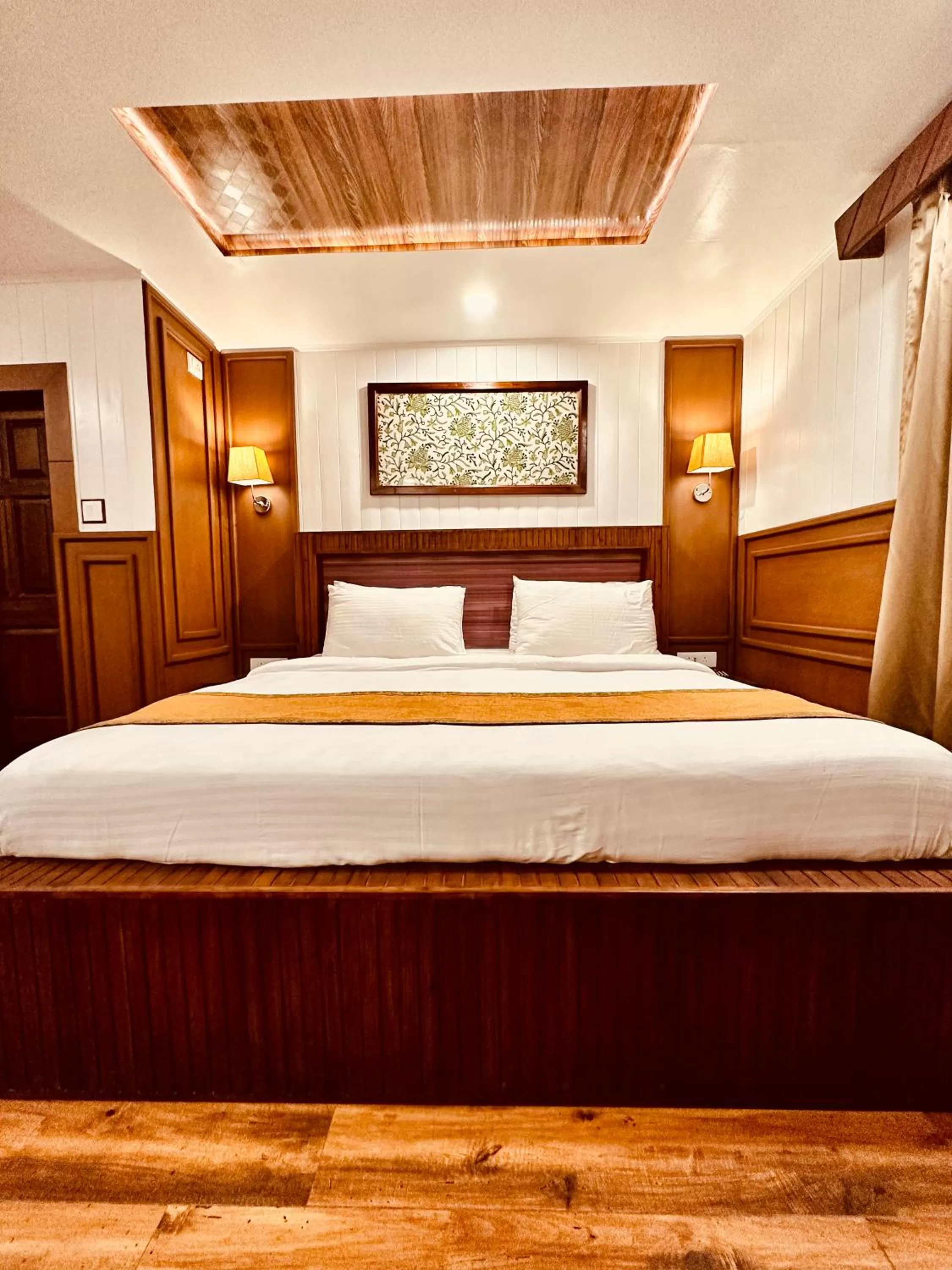 Deluxe Double Room in Walisons Hotel