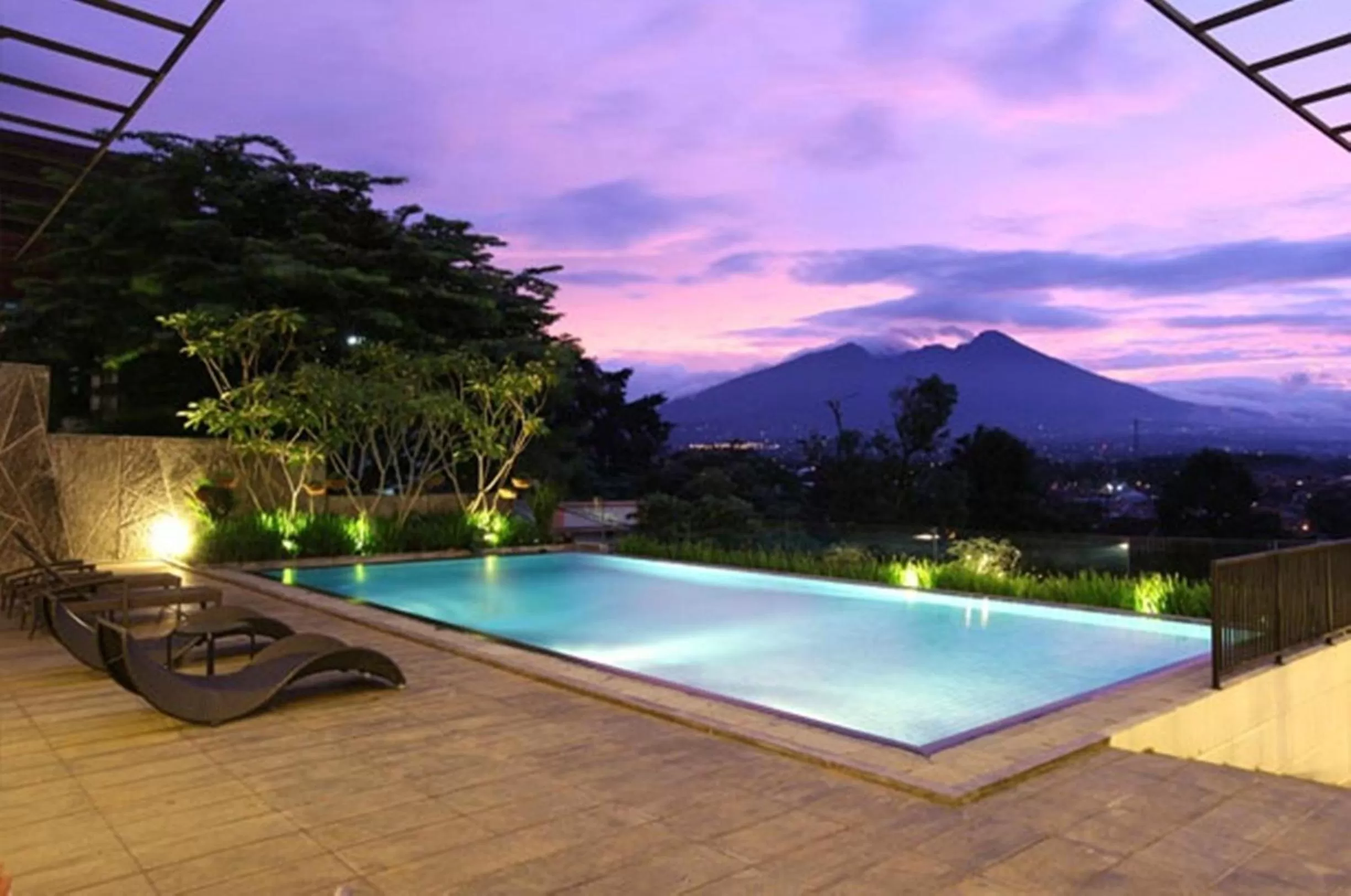 Deluxe Double Room in Royal Hotel Bogor