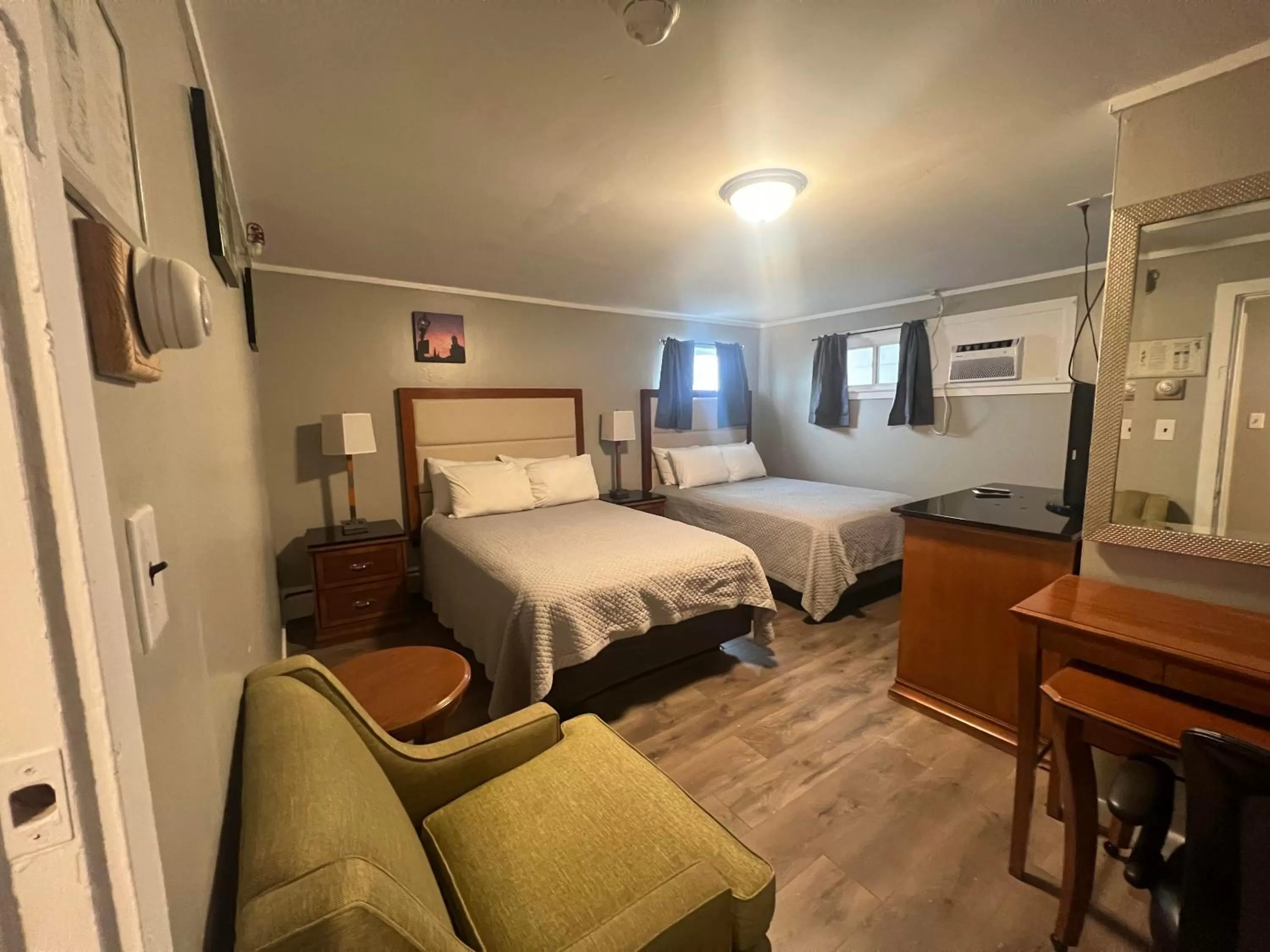 Economy Quadruple Room in Vacationland Inn & Suites