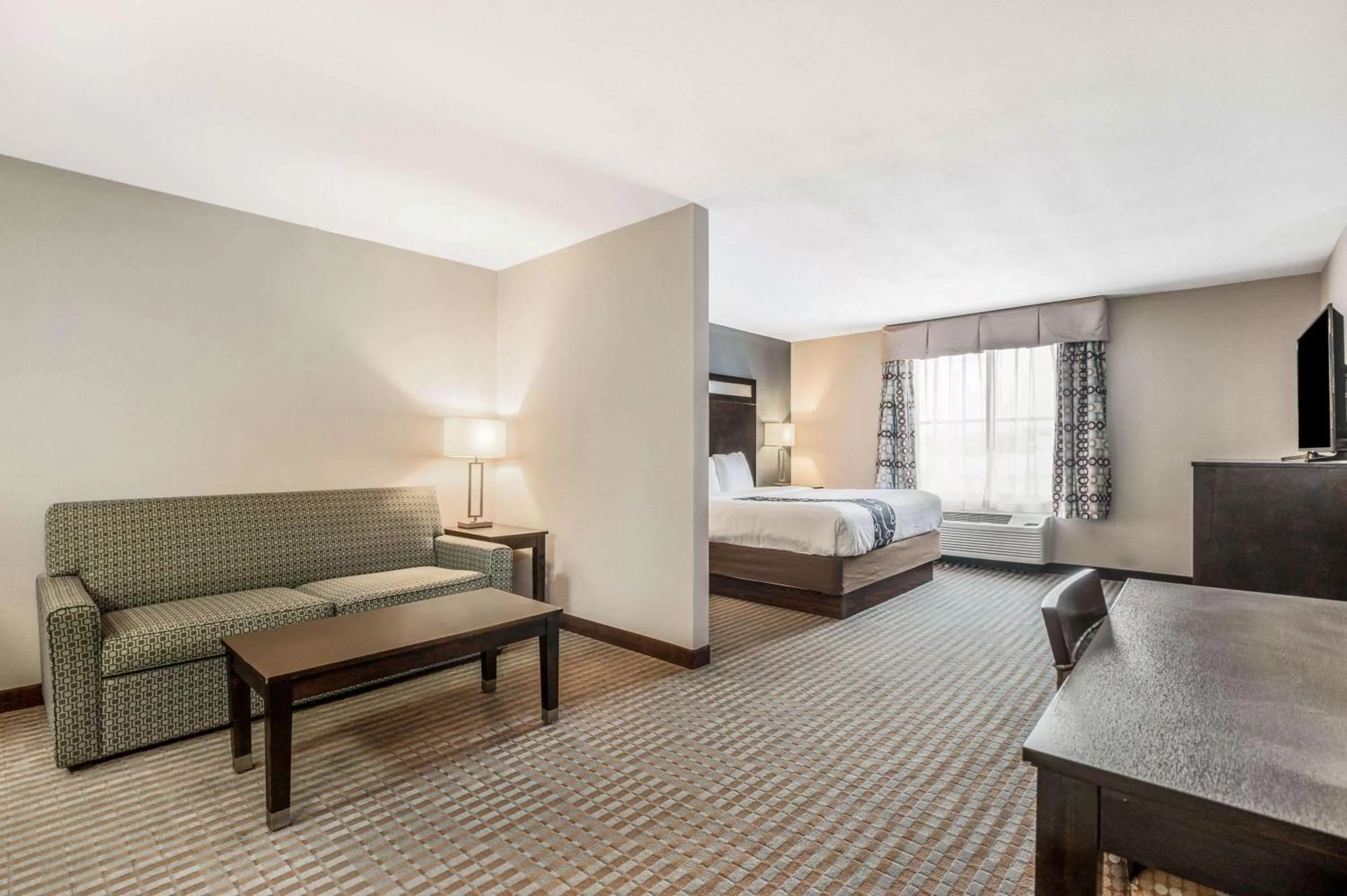 Deluxe King Suite - Non-Smoking in La Quinta Inn & Suites Casino and Bar by Wyndham Glendive