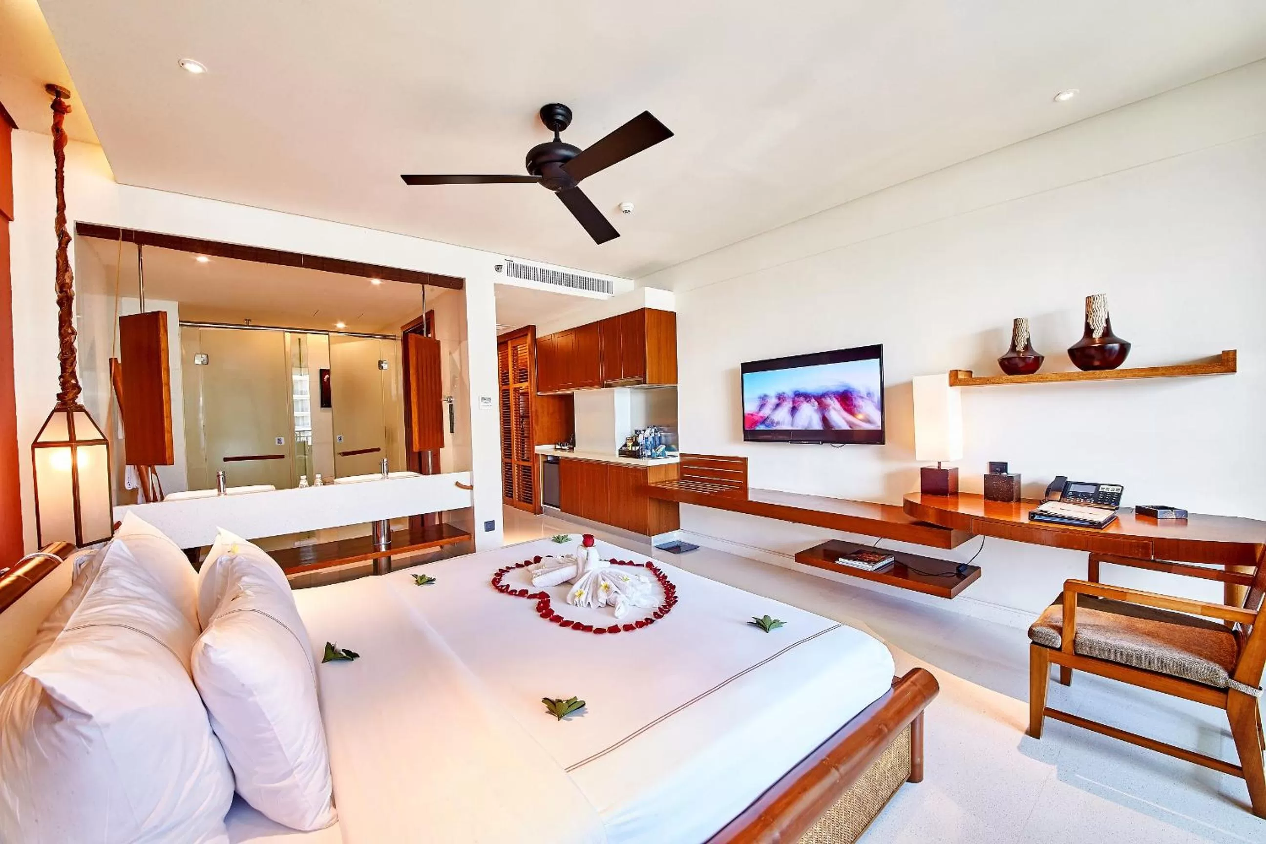 Superior King or Twin Room with Ocean View in Ocean Sonic Resort Sanya