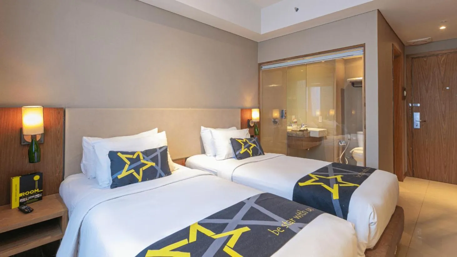 Simple Star in Yellow Star Ambarukmo Hotel