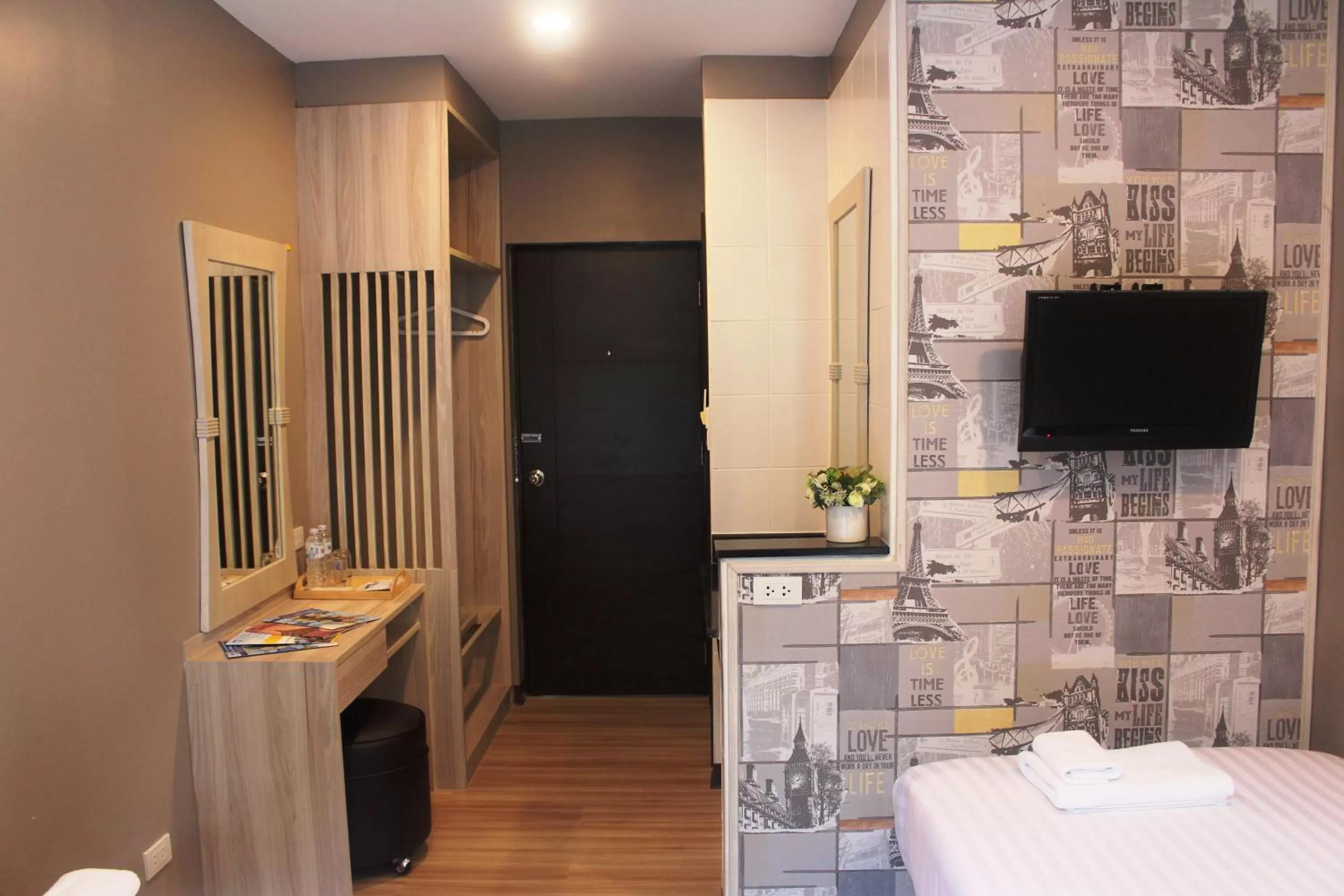 Standard Twin Room in YWCA Hotel Bangkok