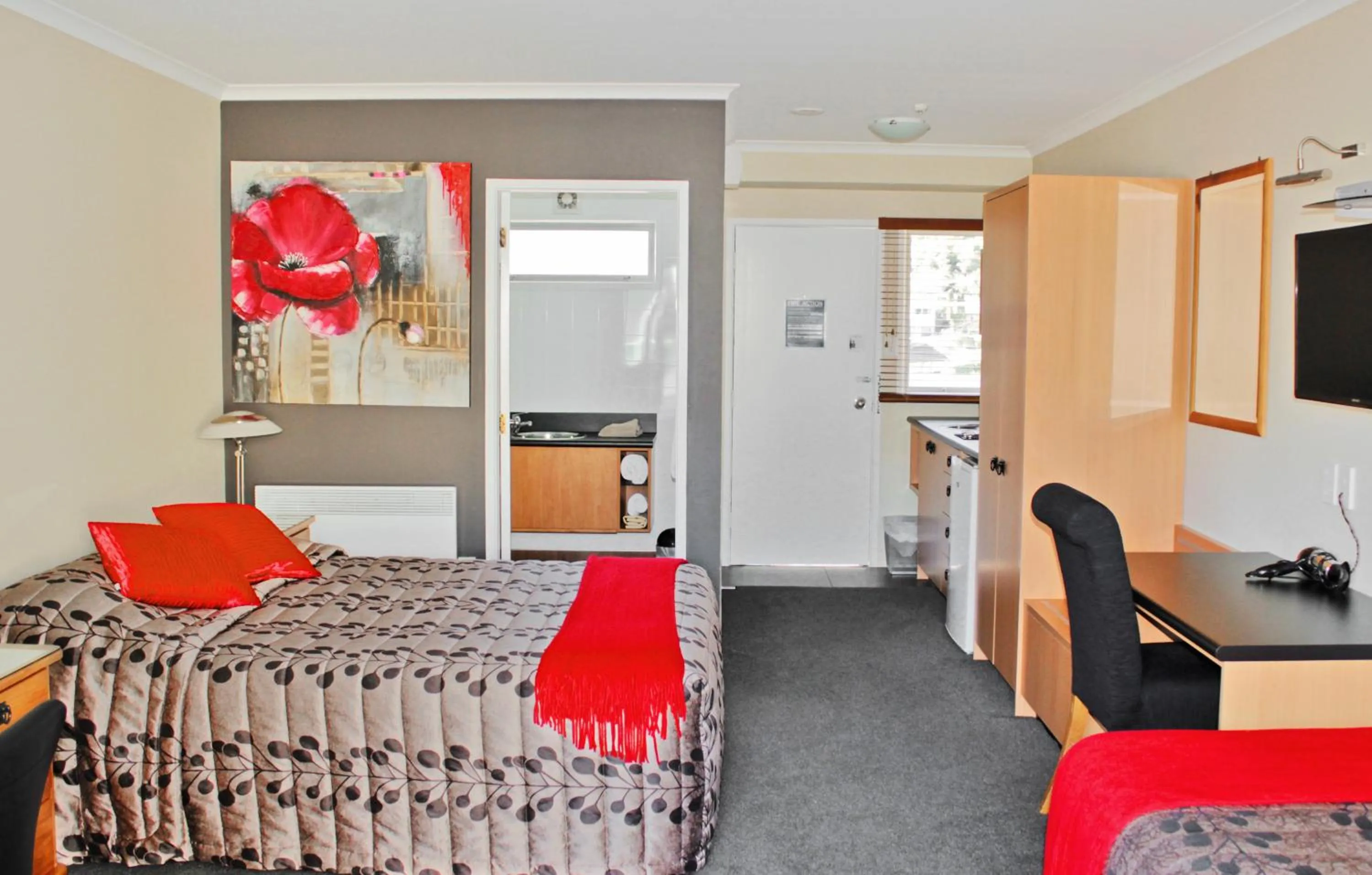 Standard with Harbor view from balcony in Beachcomber Inn Picton