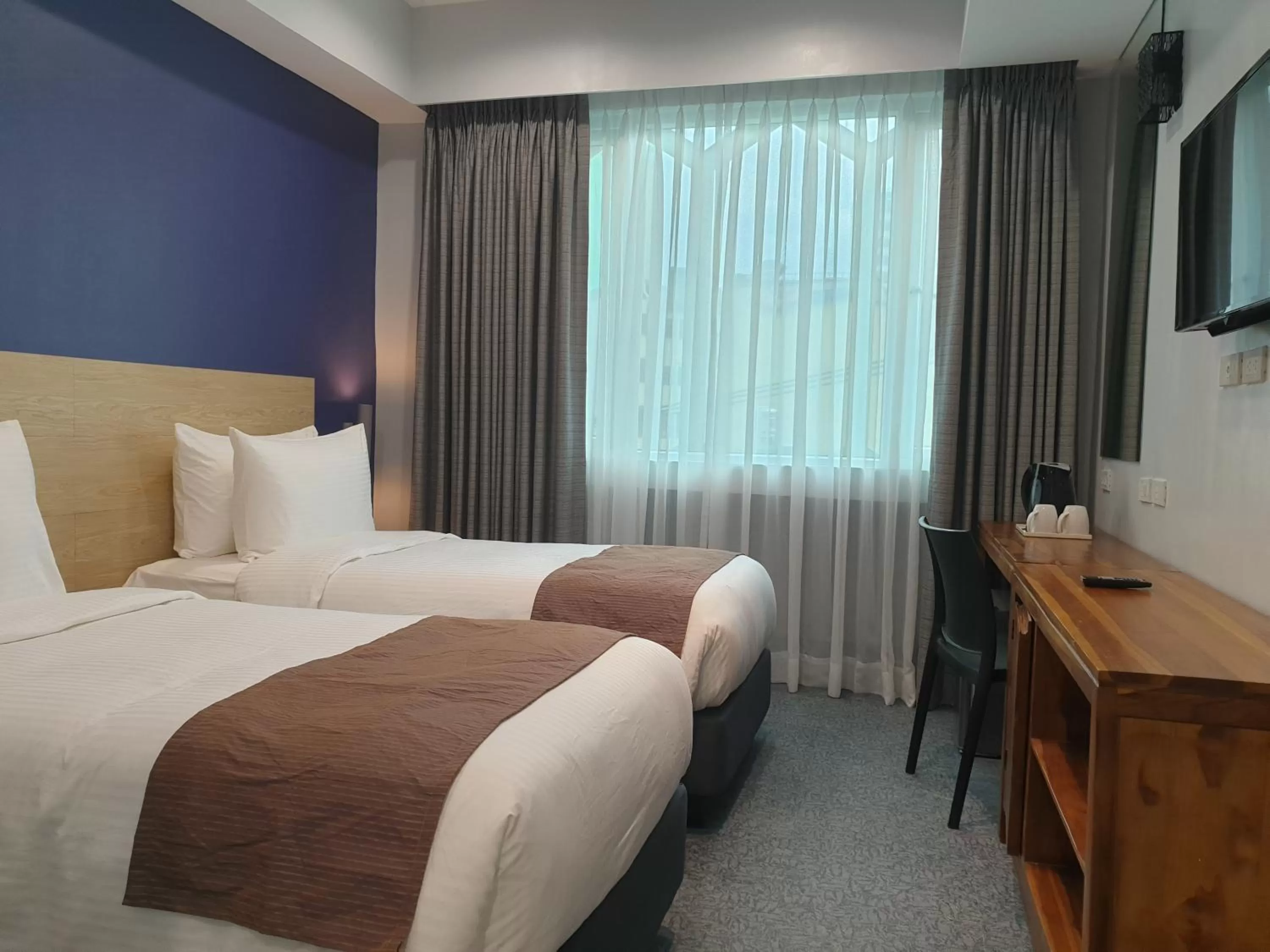 Deluxe Room in Leez Inn Makati