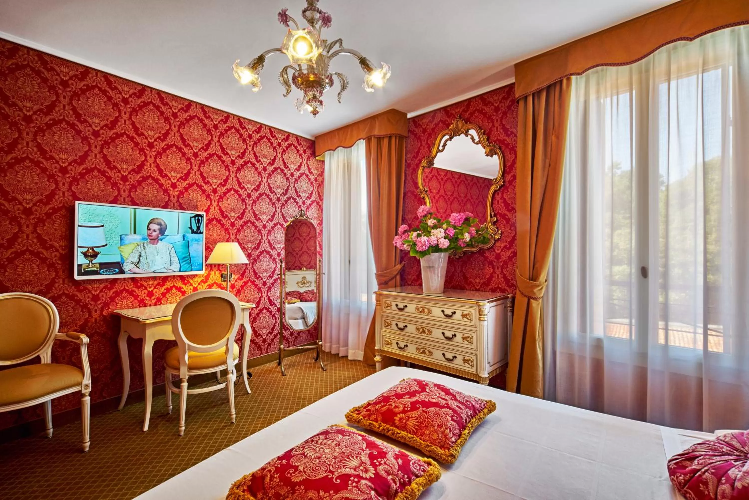 Deluxe room with Canal View in Hotel Gardena