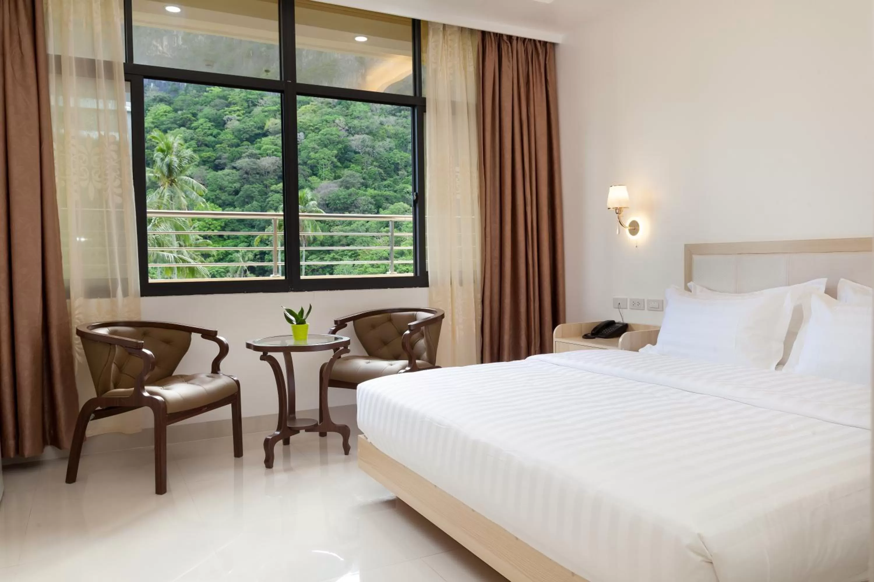 Deluxe Queen Room in One El Nido Suite