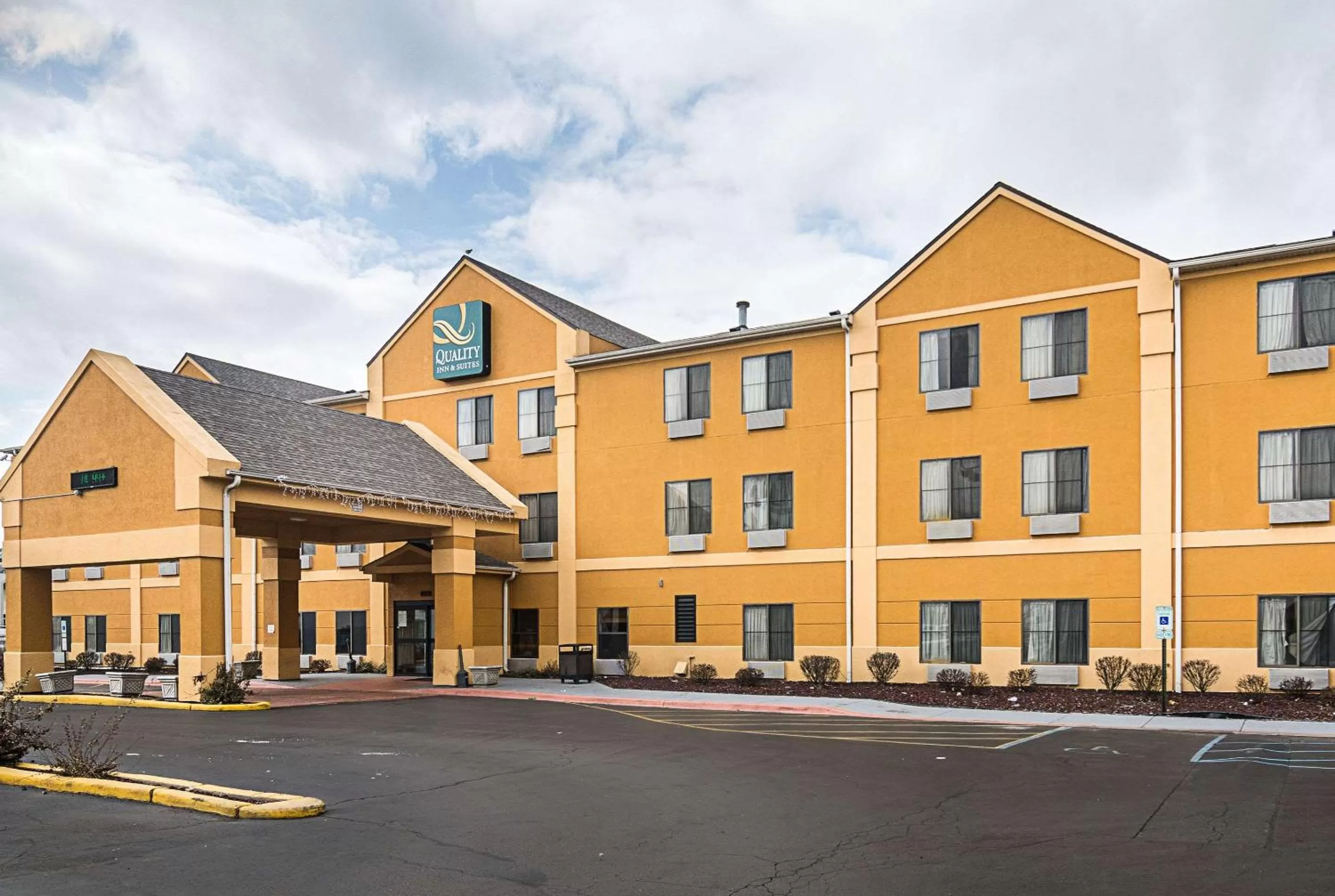 Quality Inn & Suites Harvey - Chicago Southland