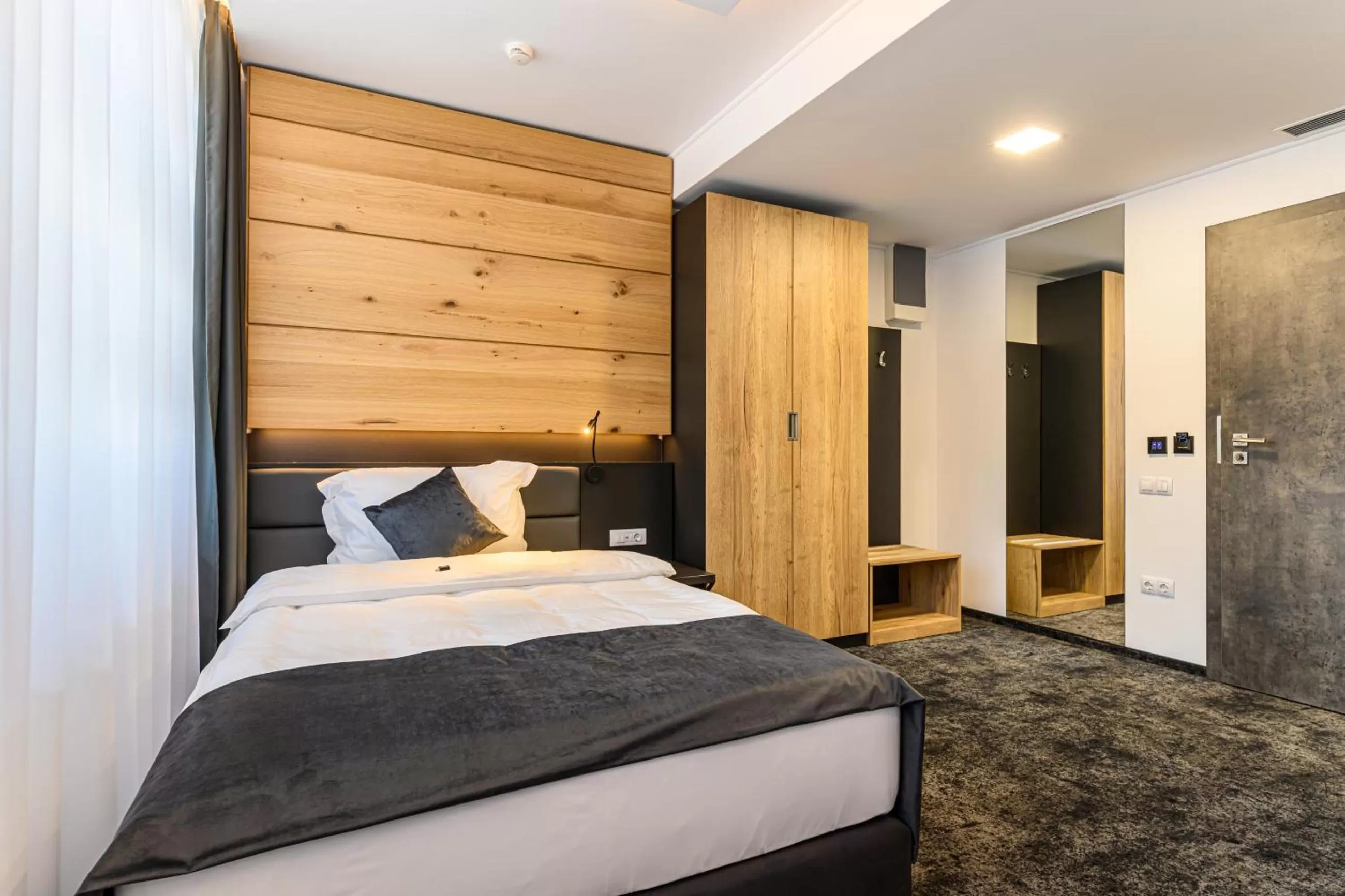 Business Standard Single Room in B THE HOTEL