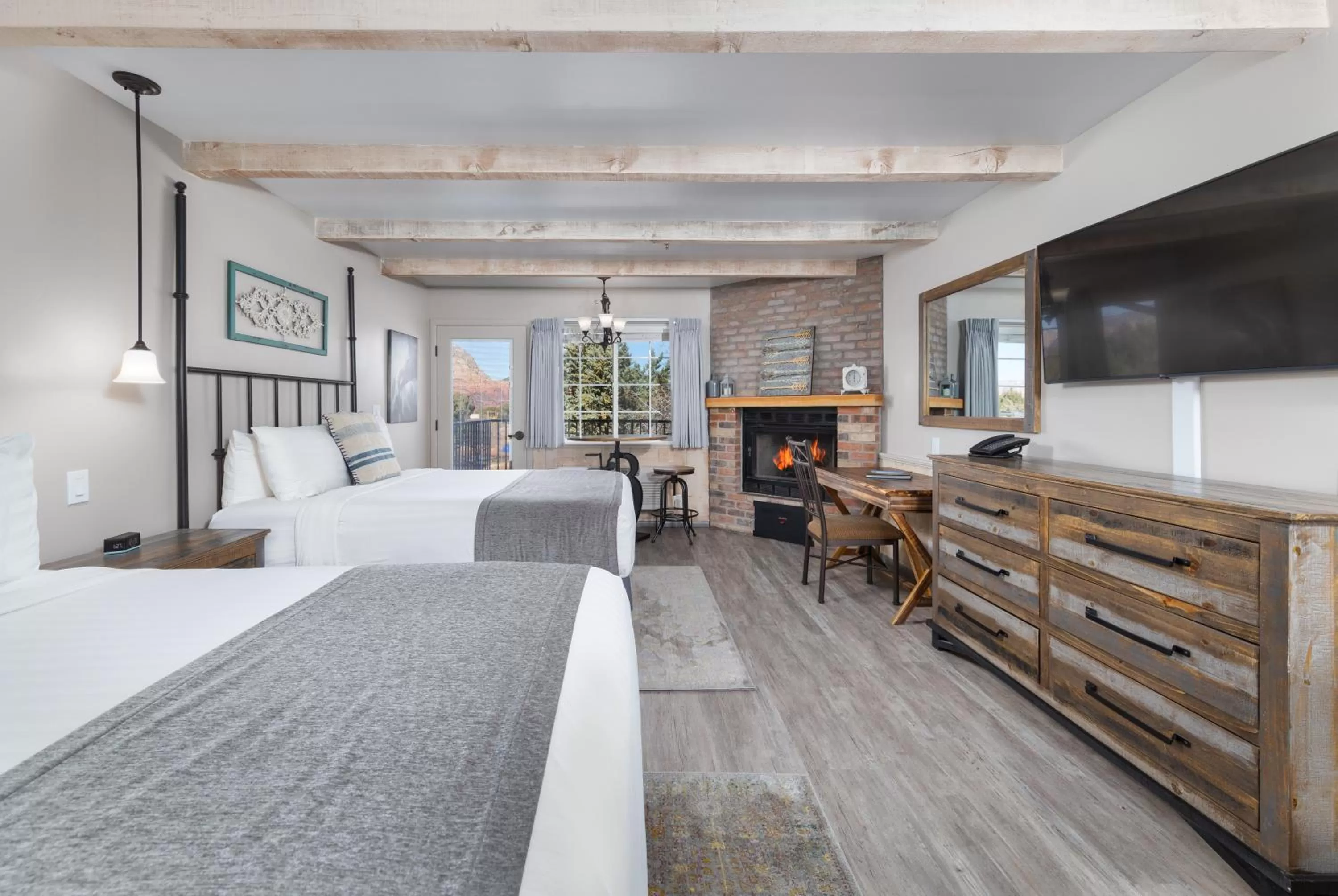 Sky View Double Queen - No pets allowed in Sky Ranch Lodge