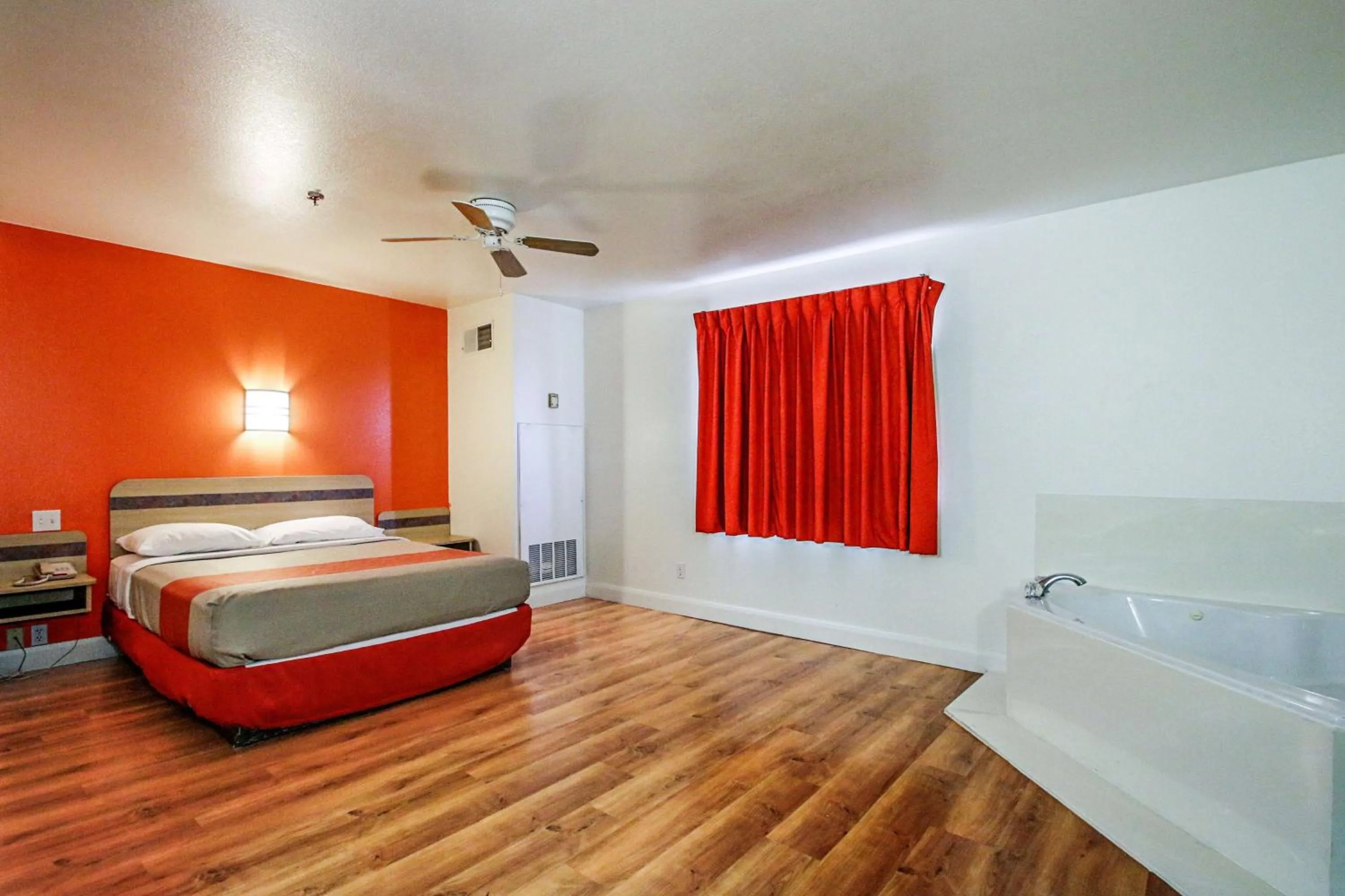 Queen Room - single occupancy - Non-Smoking in Motel 6-Nephi, UT