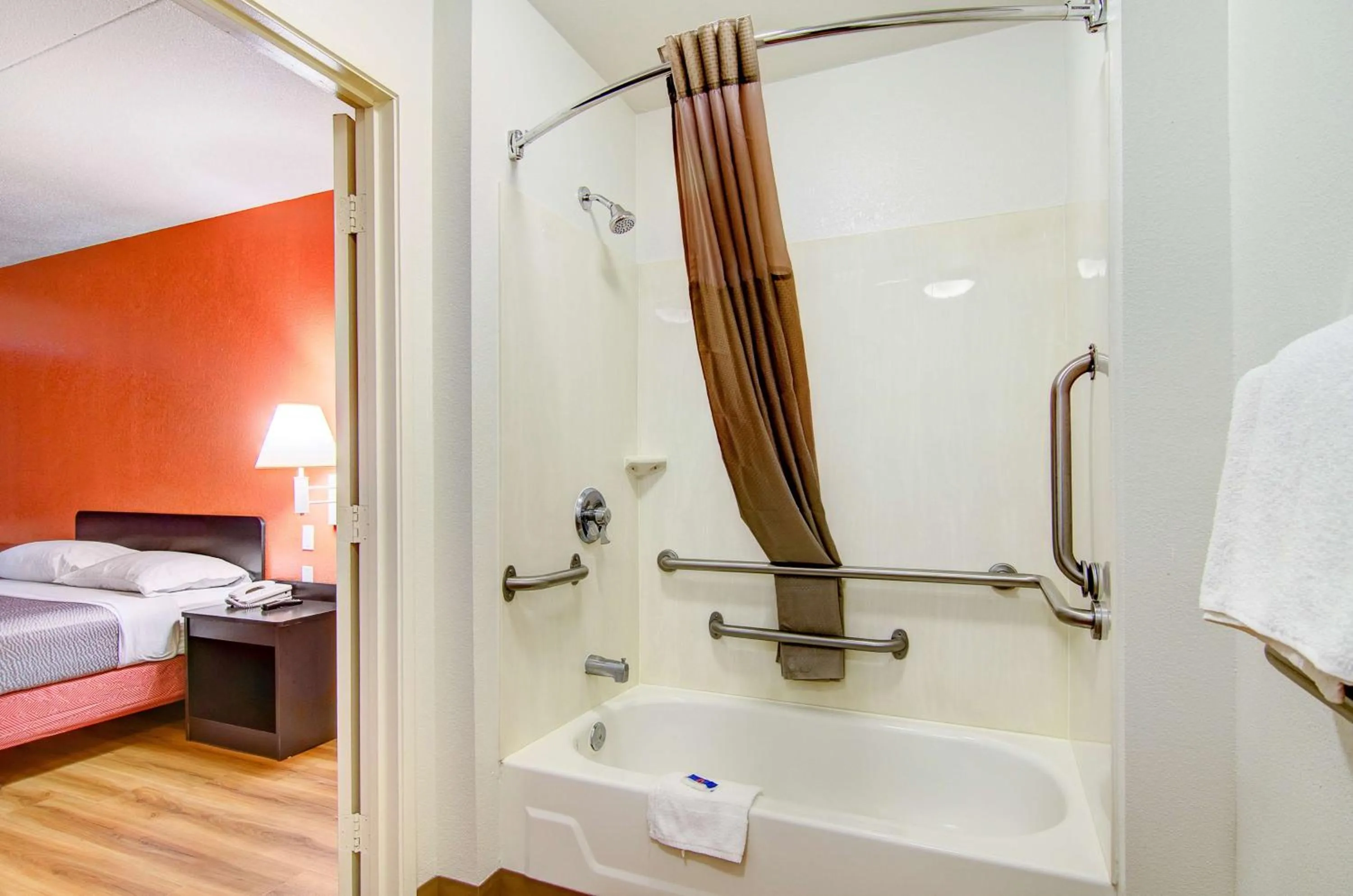 King Room - Smoking  in Motel 6-Springfield, MO - North