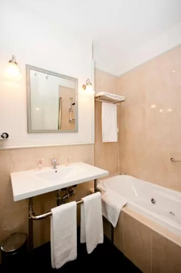 Double Room with Patio in Hotel PAX Torrelodones