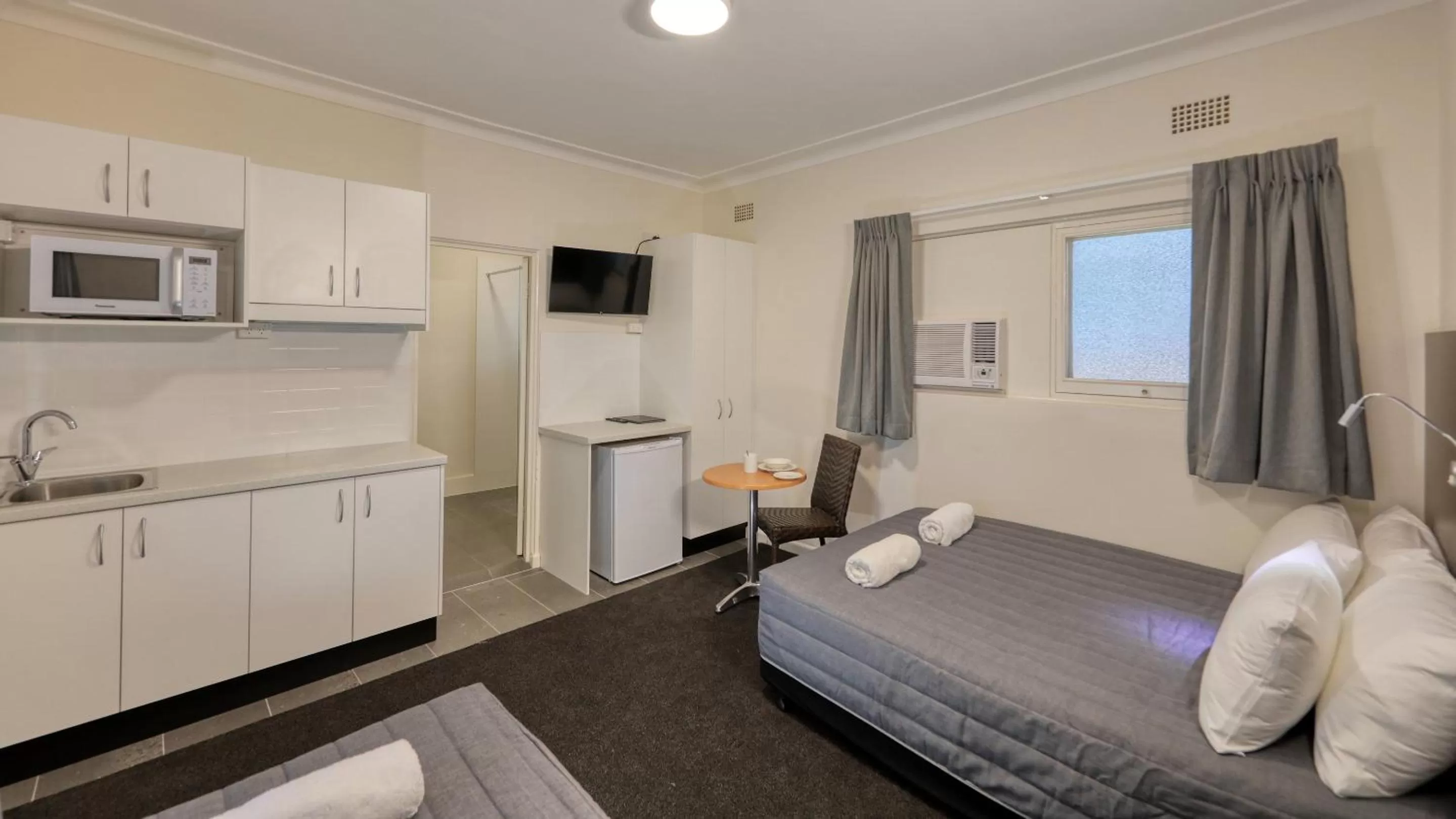 One-Bedroom Apartment in Cowra Motor Inn