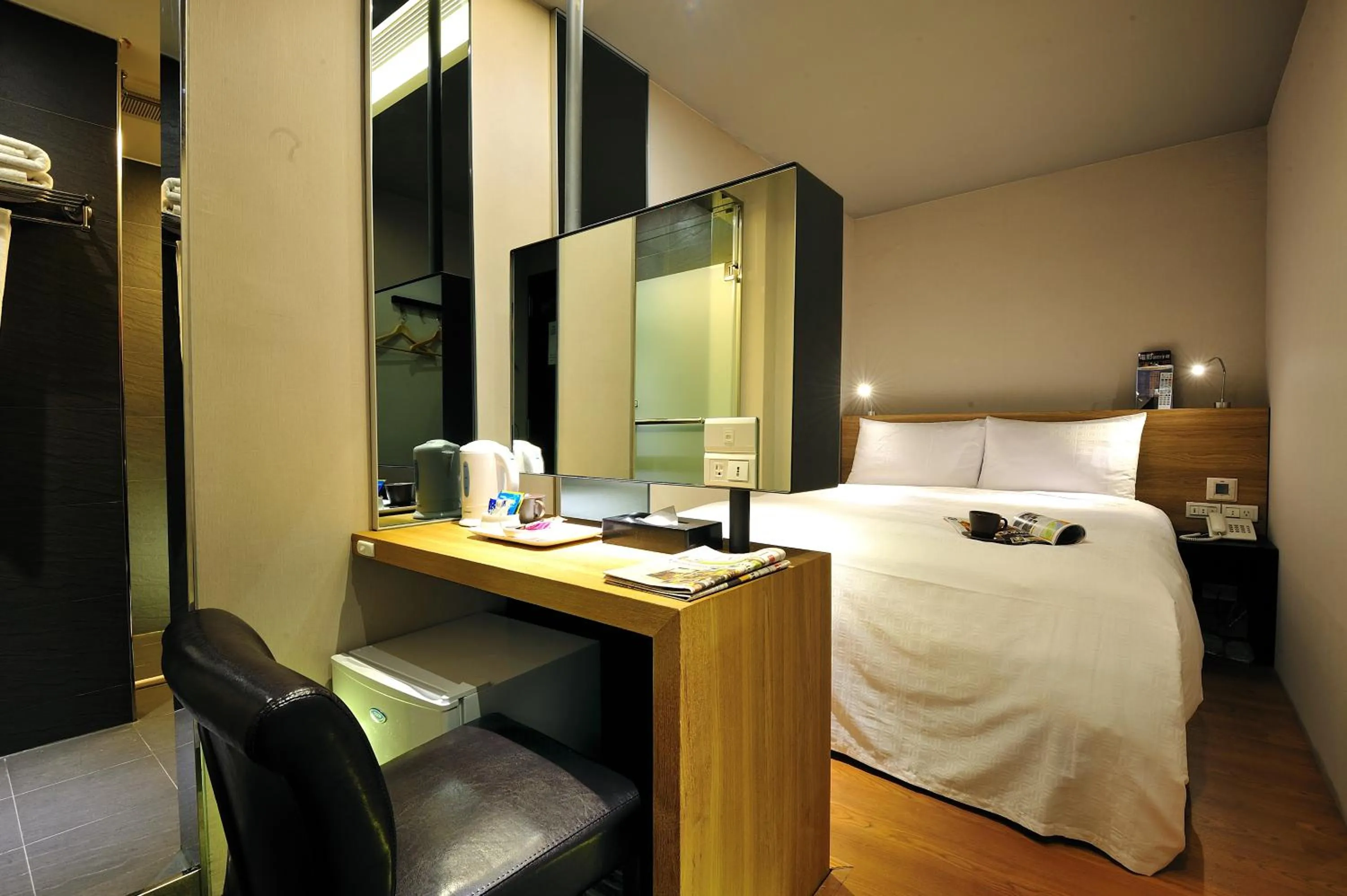 Standard Double Room - No Window in Forward Suites II