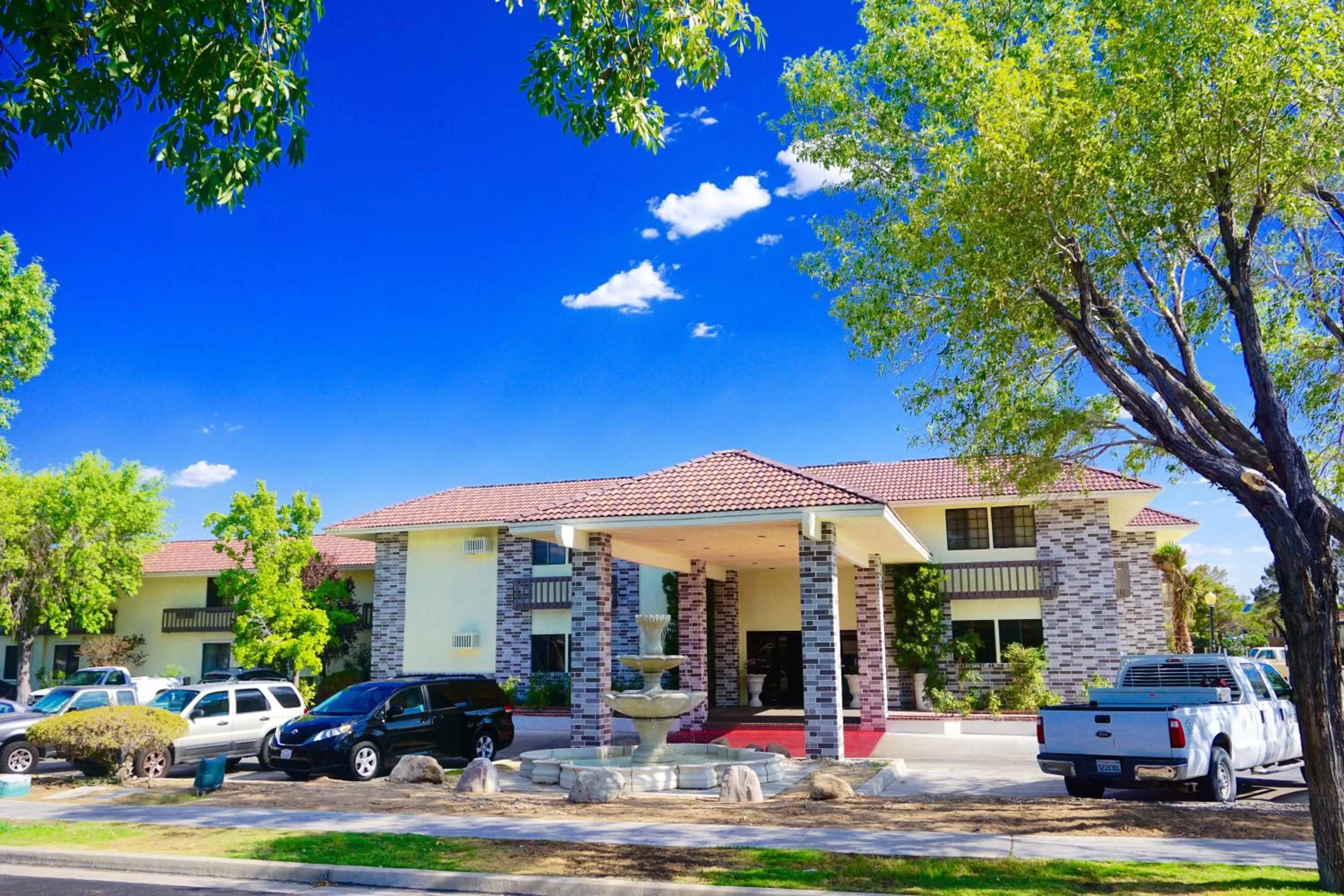 Property building, Patio/Outdoor Area in Heritage Inn & Suites Ridgecrest - China Lake