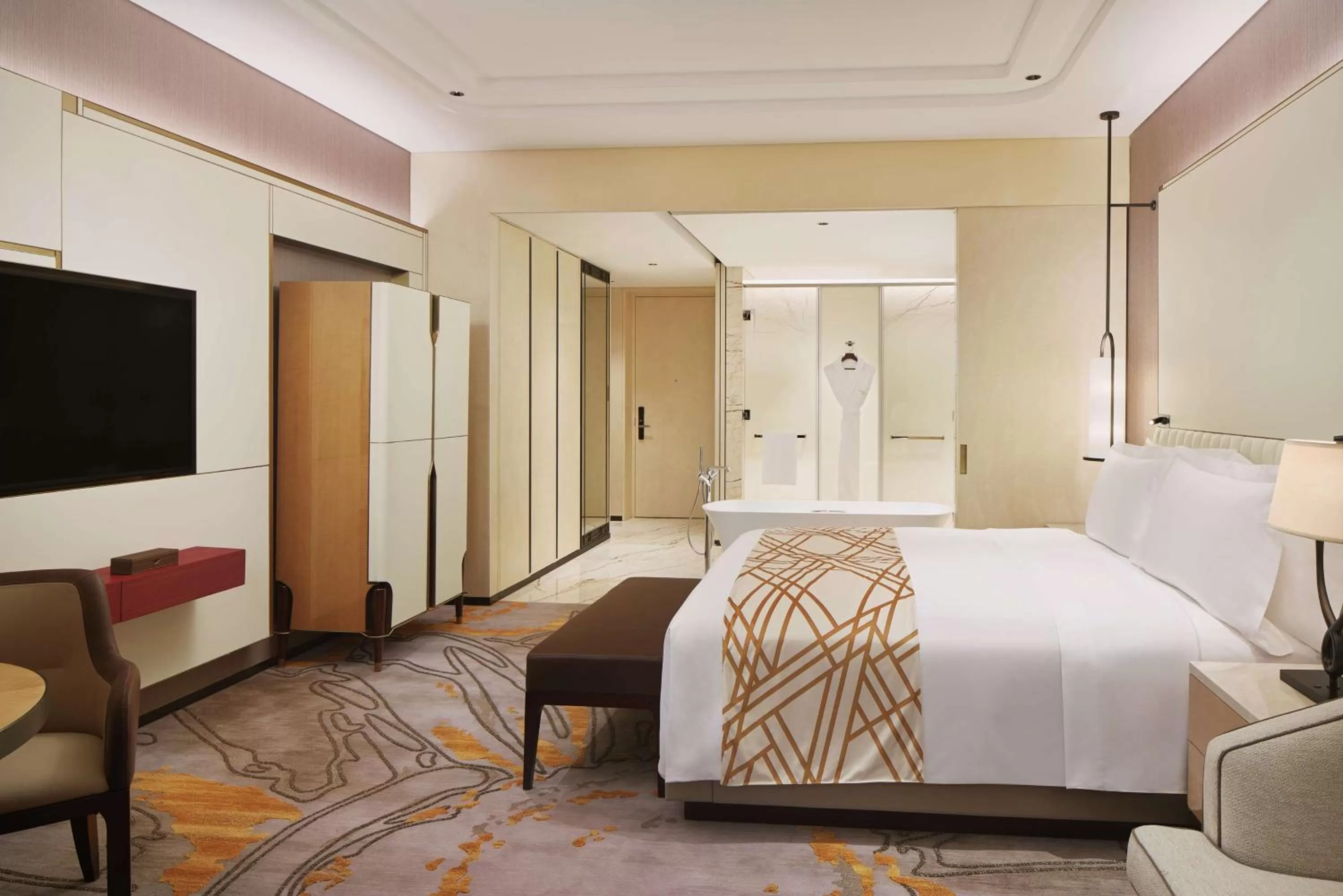 Deluxe King Room with Courtyard View in Conrad Tianjin