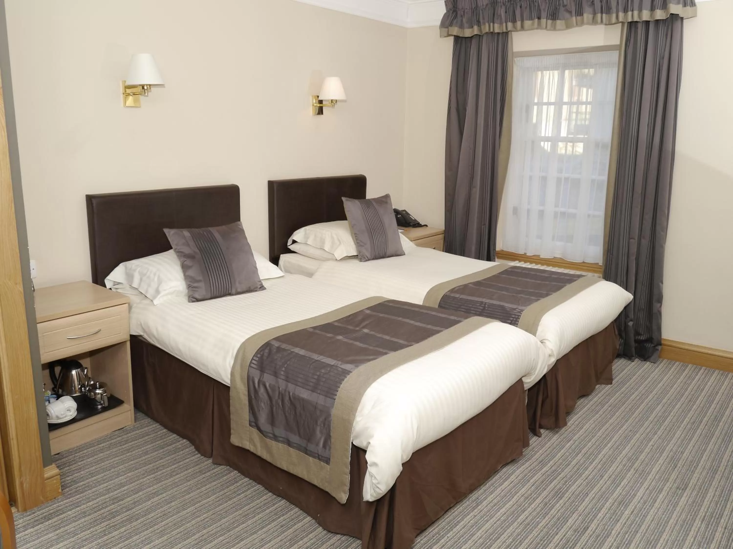 Standard Twin Room in Burnett Arms Hotel