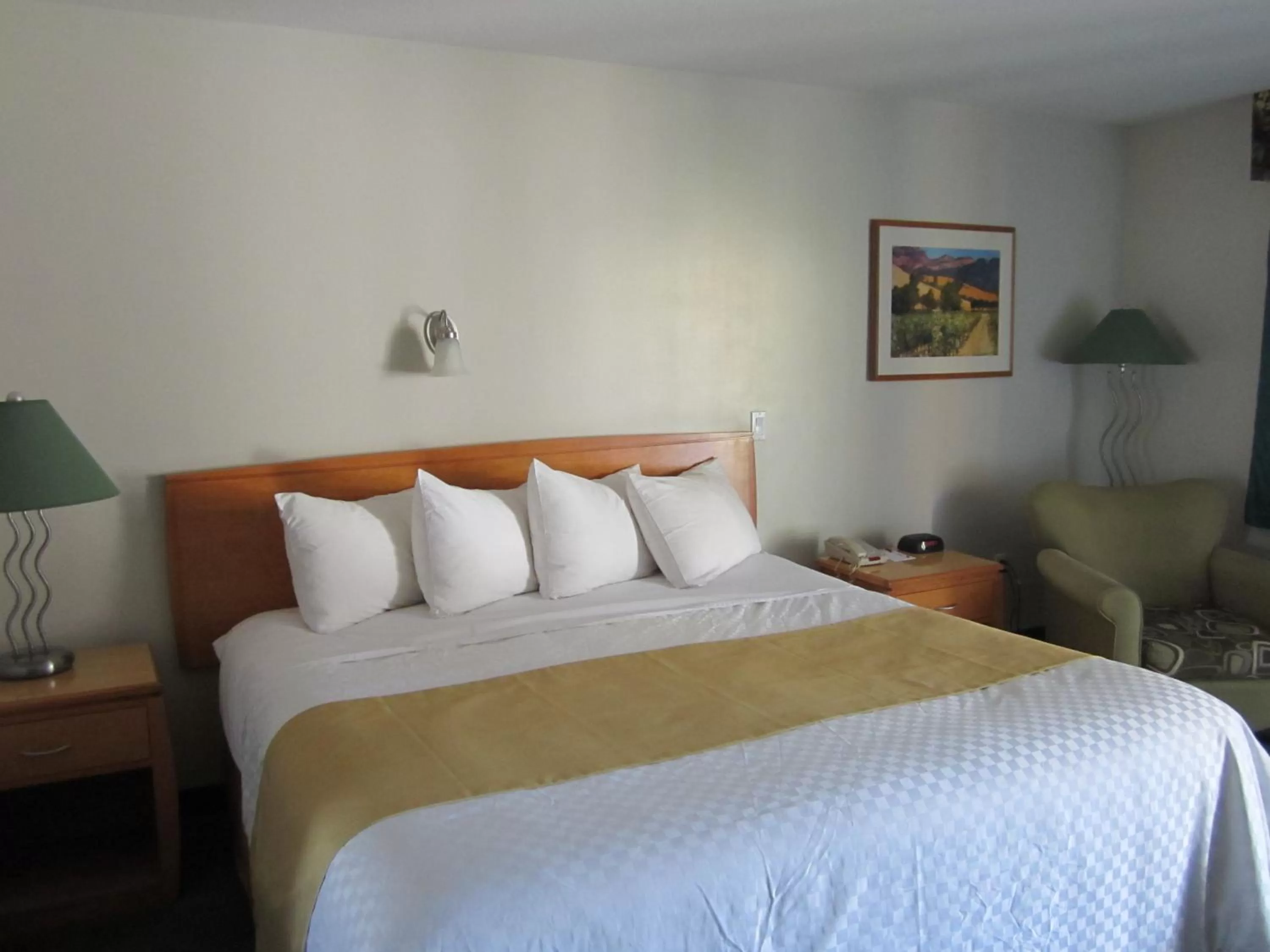 King Room- Non-Smoking in Ramada Merritt