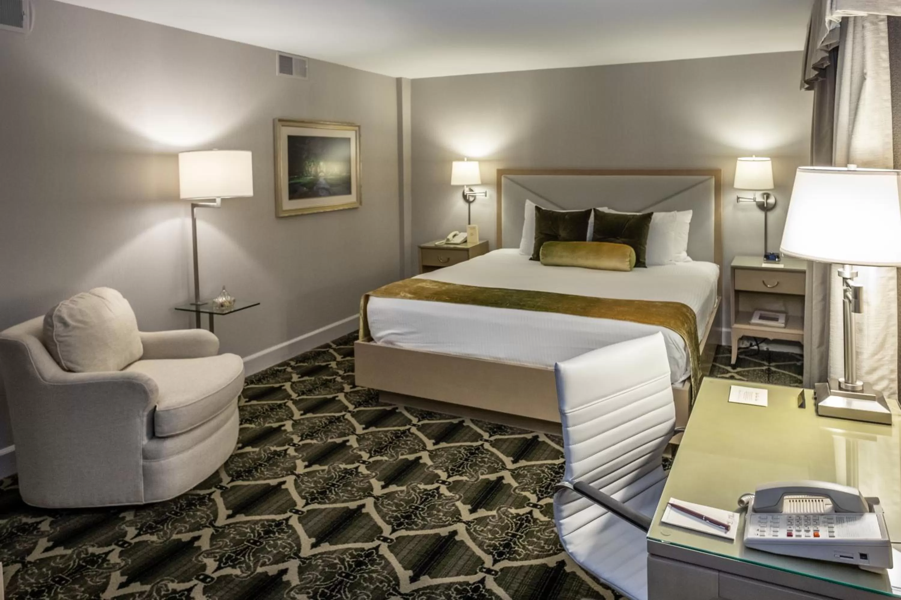 Deluxe Single Room in Bell Tower Hotel