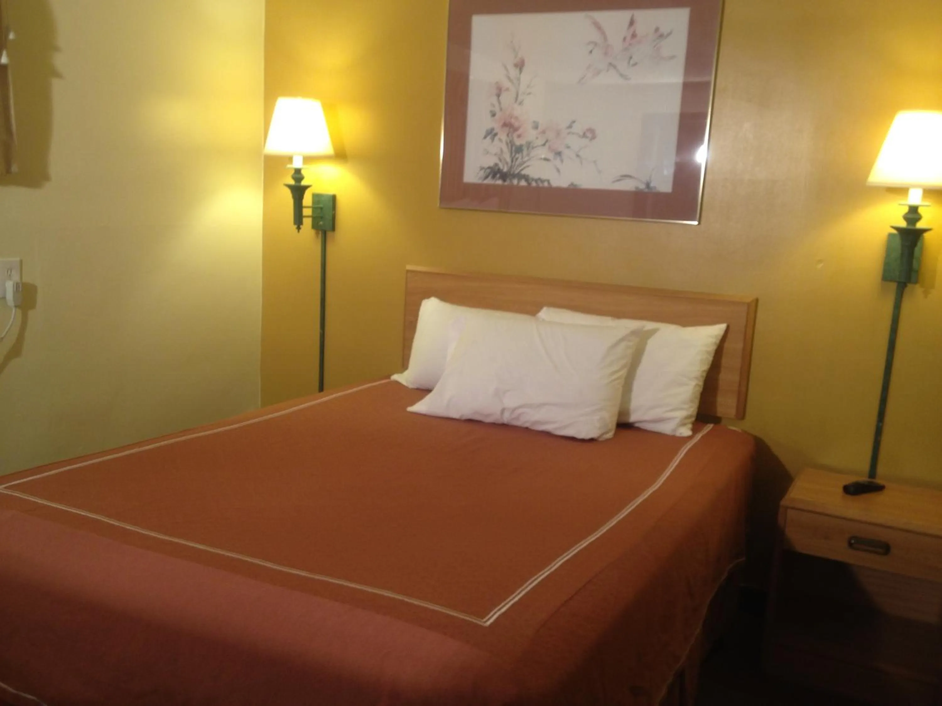 Standard Queen Room - Non-Smoking in Caravan Motel