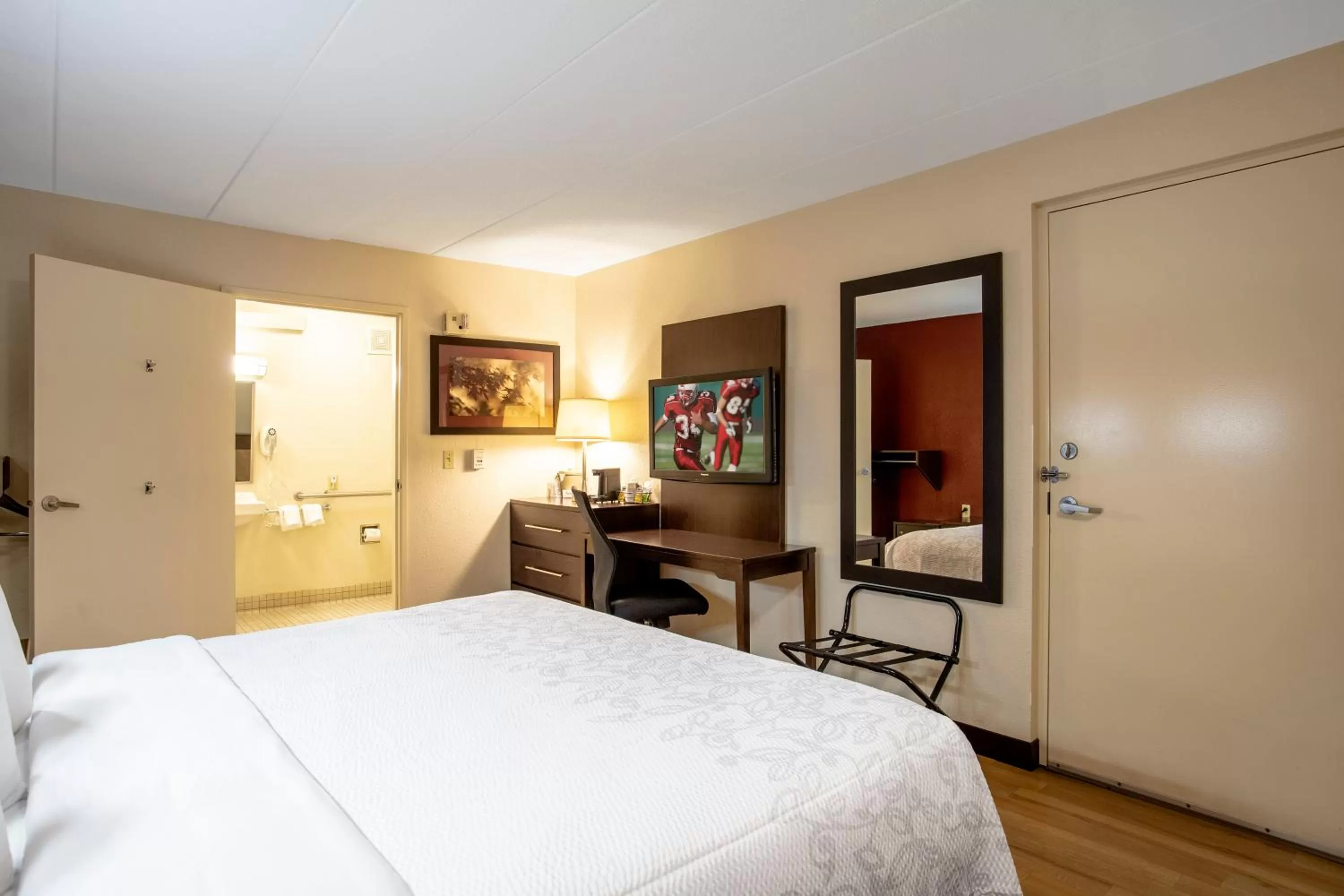 Standard King Room Disability Access Smoke Free in Red Roof Inn PLUS+ Baltimore-Washington DC/BWI Airport