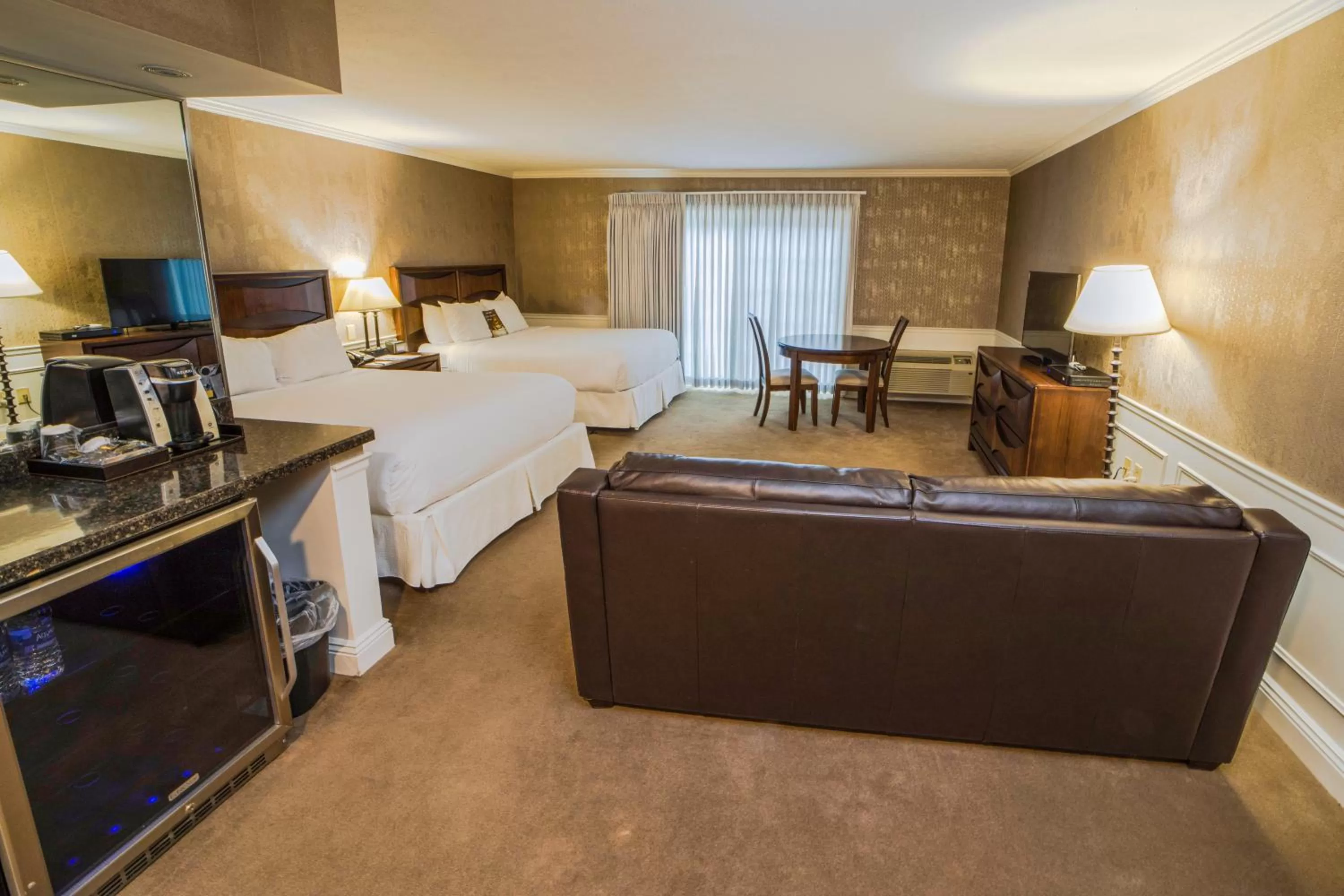 Veranda Junior Queen Suite in The Grand Resort