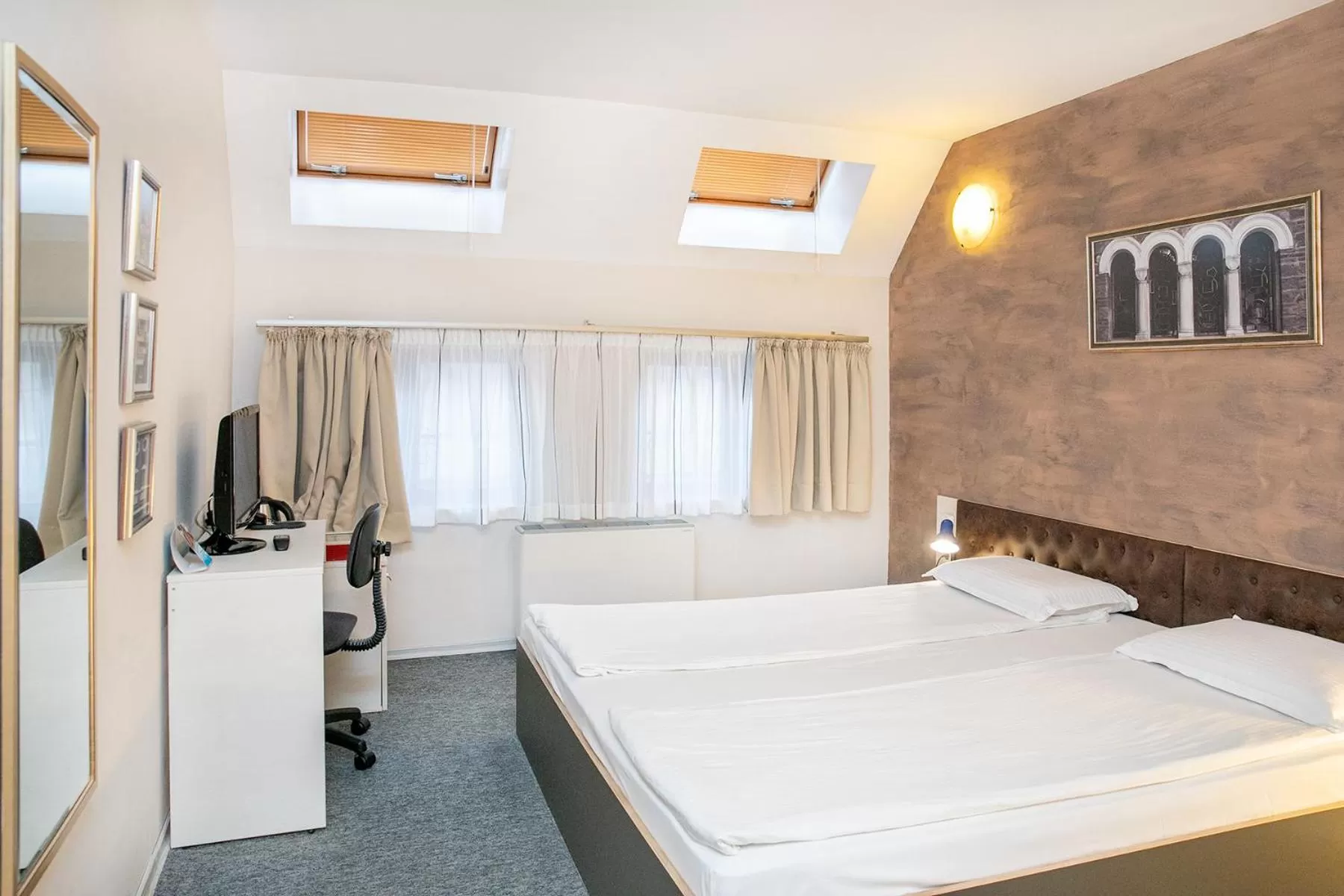 TV and multimedia, Bed in Hotel Niky