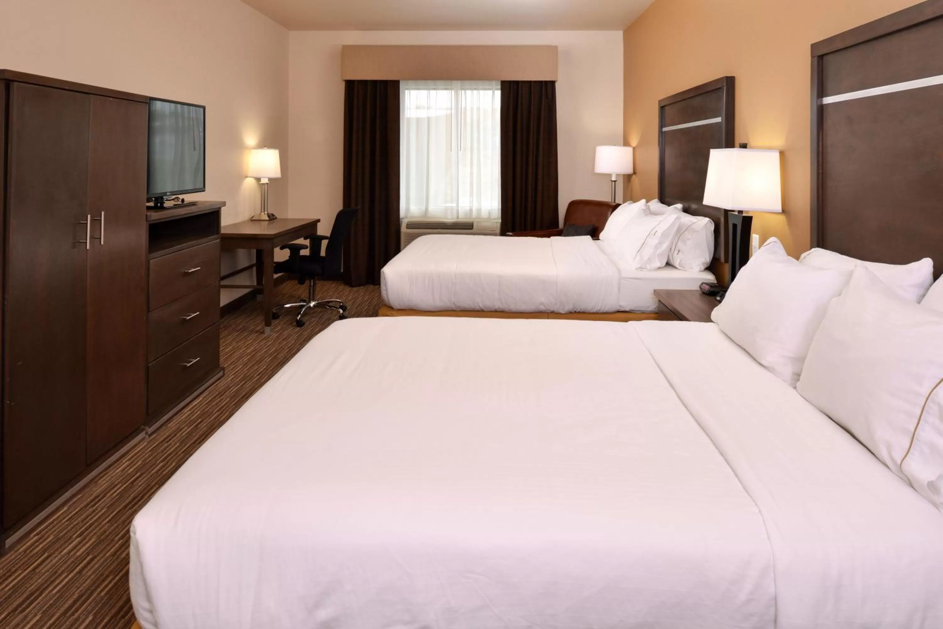 Queen Room with Two Queen Beds- Hearing Accessible Roll in Shower/Non-Smoking in Holiday Inn Express & Suites Globe by IHG