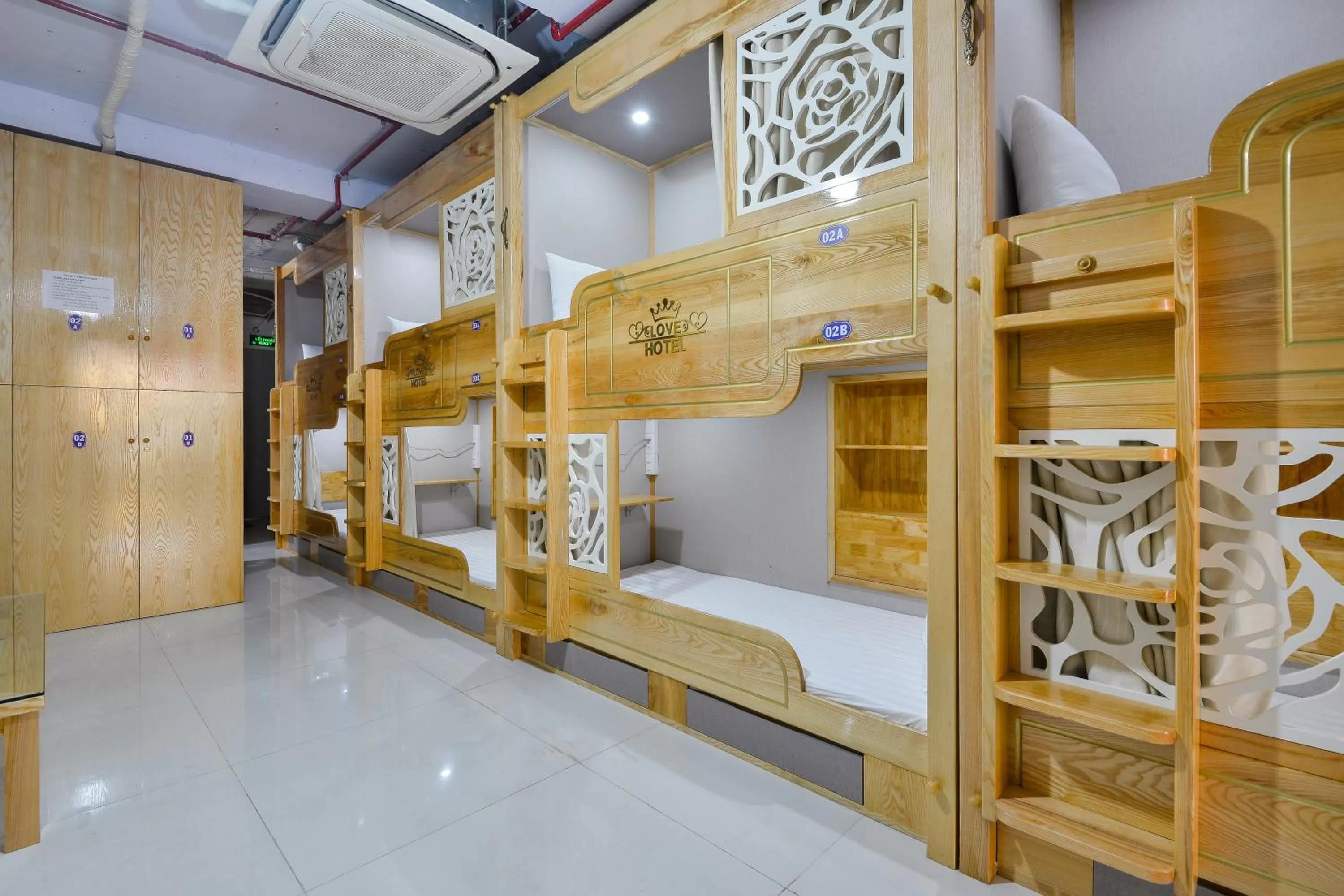 Single Bed in Mixed Dormitory Room in Love Hotel Airport
