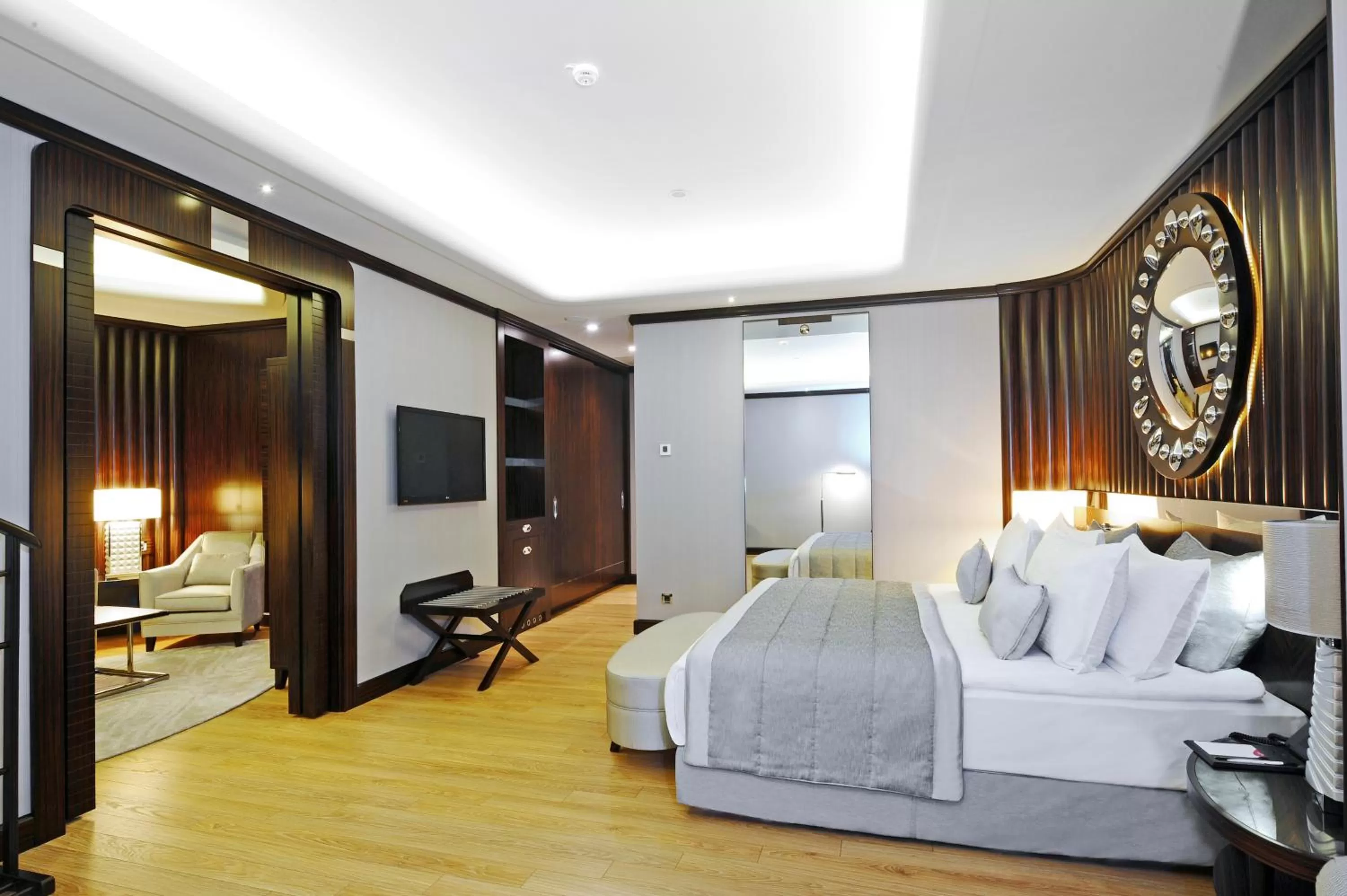 One-Bedroom Suite with City View in Crowne Plaza Bursa Convention Center & Thermal Spa by IHG