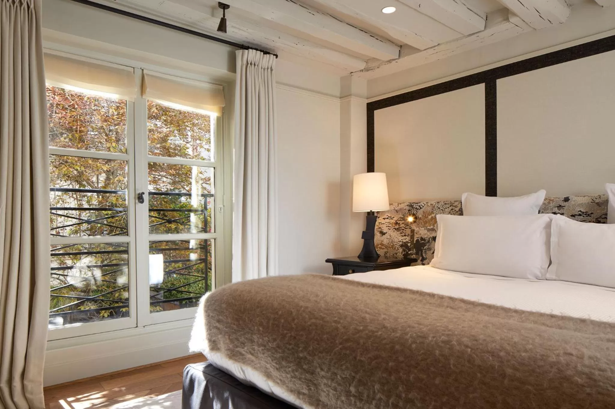 Junior Suite in Le Pavillon de la Reine & Spa, Place des Vosges