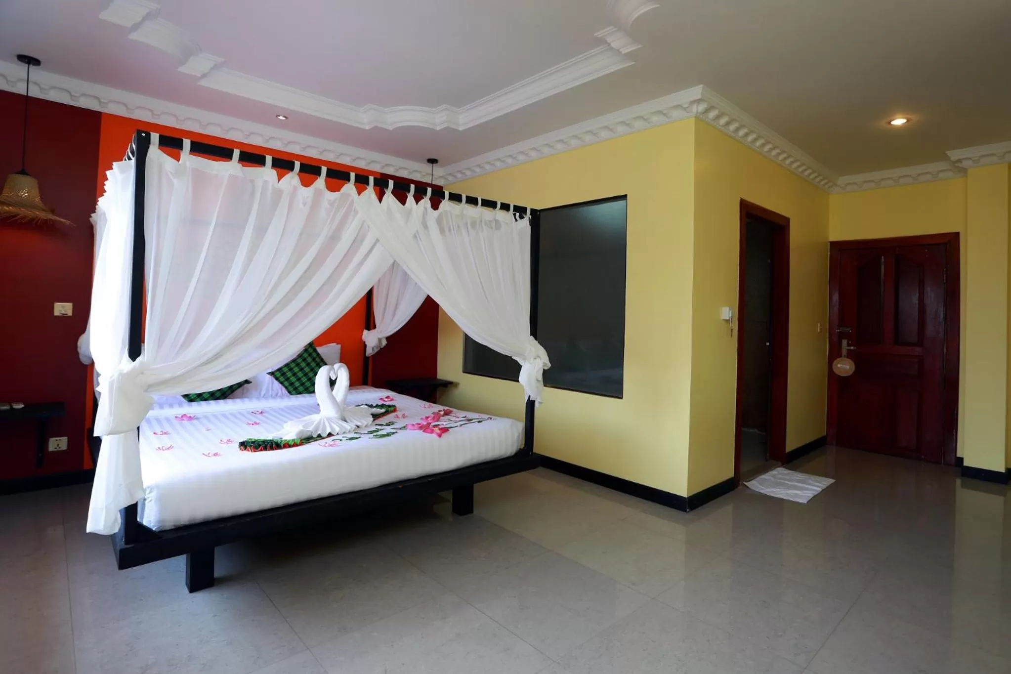 Deluxe Double Room with Balcony and Pool View @ Free Pickup in Central Privilege Hotel