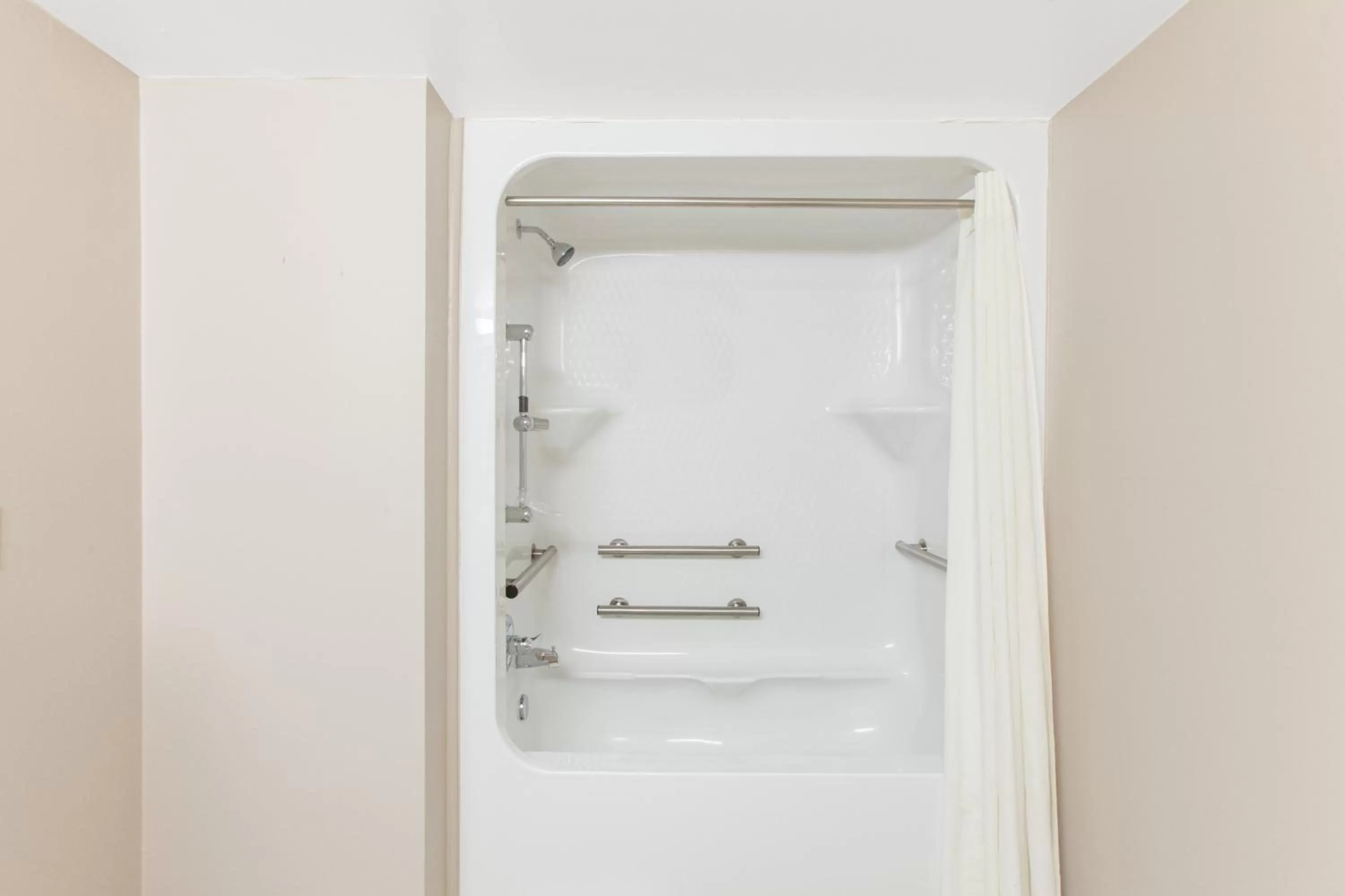 King Room - Disability Access - Non-Smoking in Super 8 by Wyndham Oklahoma City