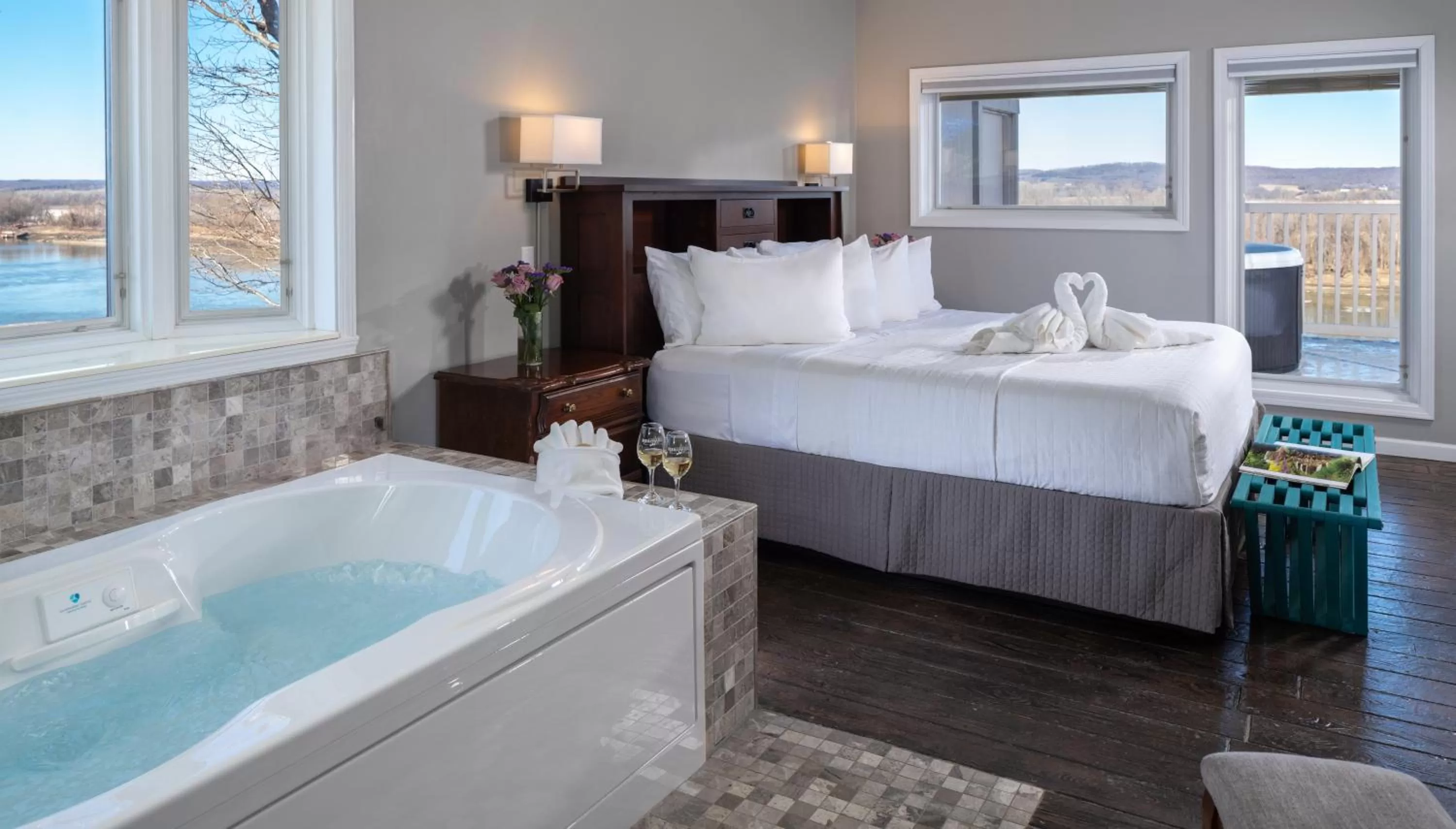 Suite with River View in Hermann Hill