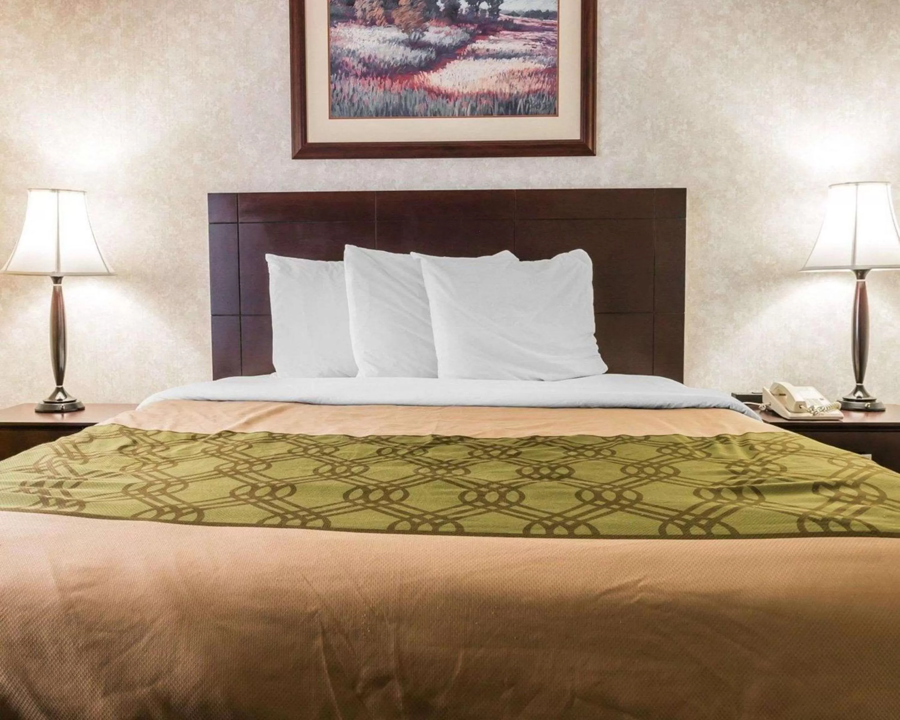 Queen Suite with Two Queen Beds - Non-Smoking in Econo Lodge & Suites Grand Rapids Airport