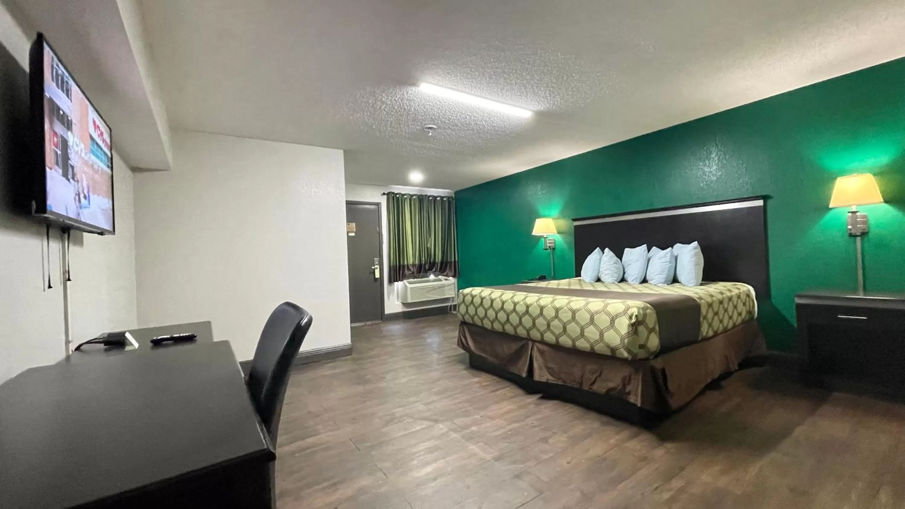 King Room - Non-Smoking in Rodeway Inn Georgetown