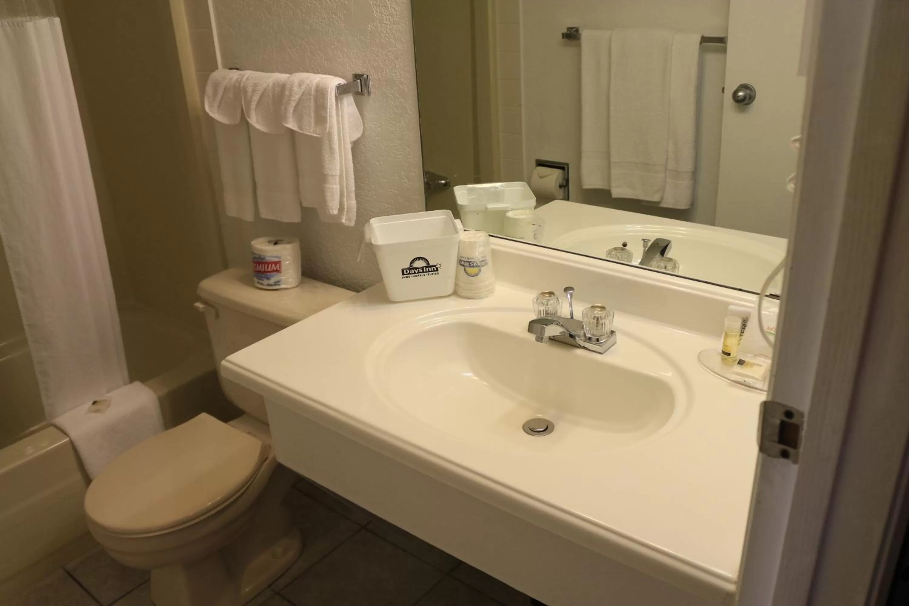 Queen Suite with Valleyview and Kitchen - Non-Smoking in Days Inn by Wyndham Lethbridge