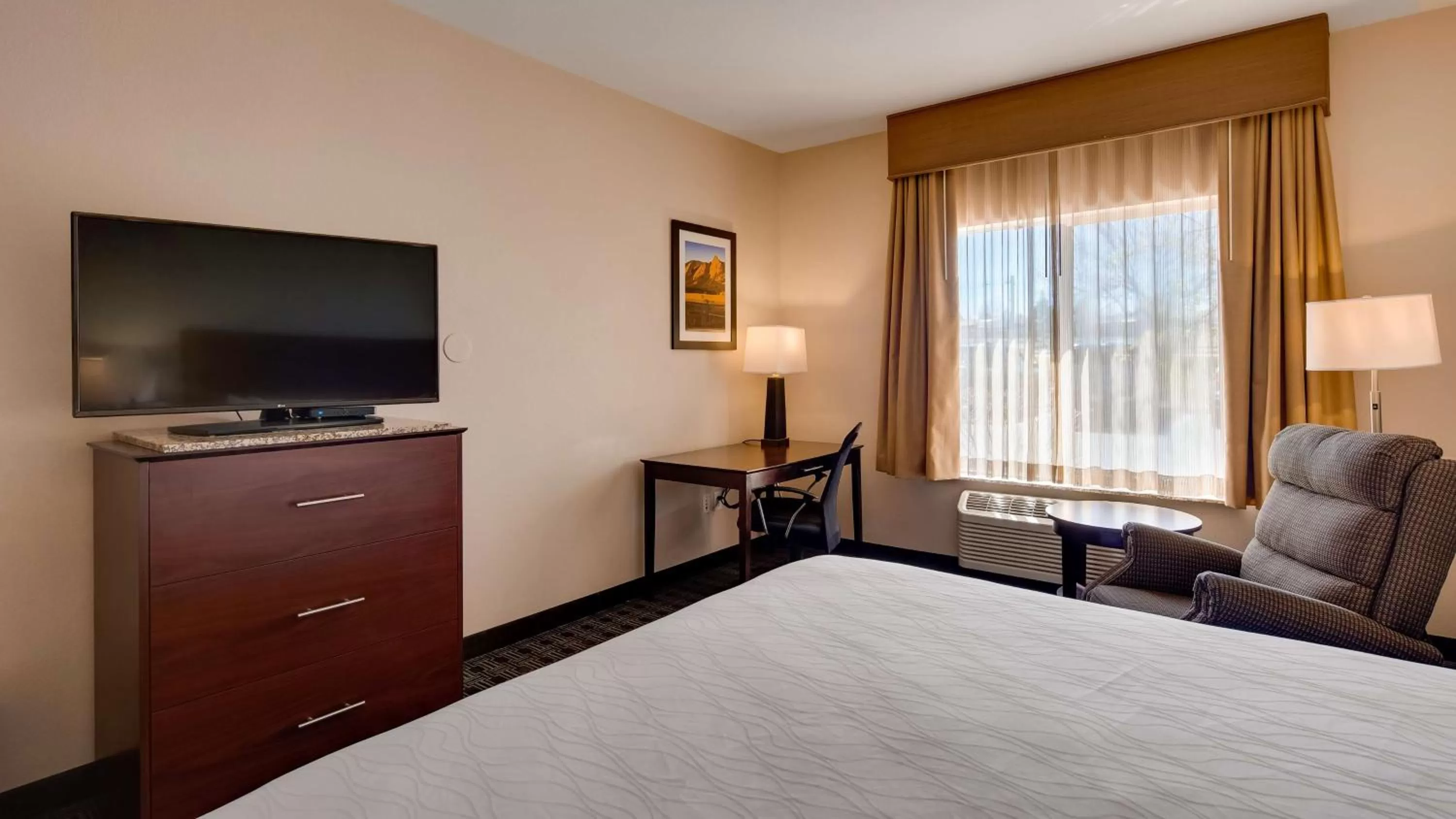 King Room - Non-Smoking in Best Western Plus Gateway Inn & Suites - Aurora