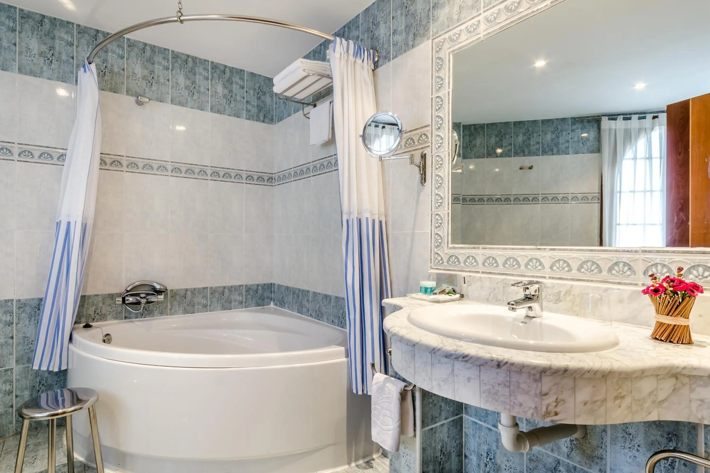 Superior Double Room in Carlos I Toledo