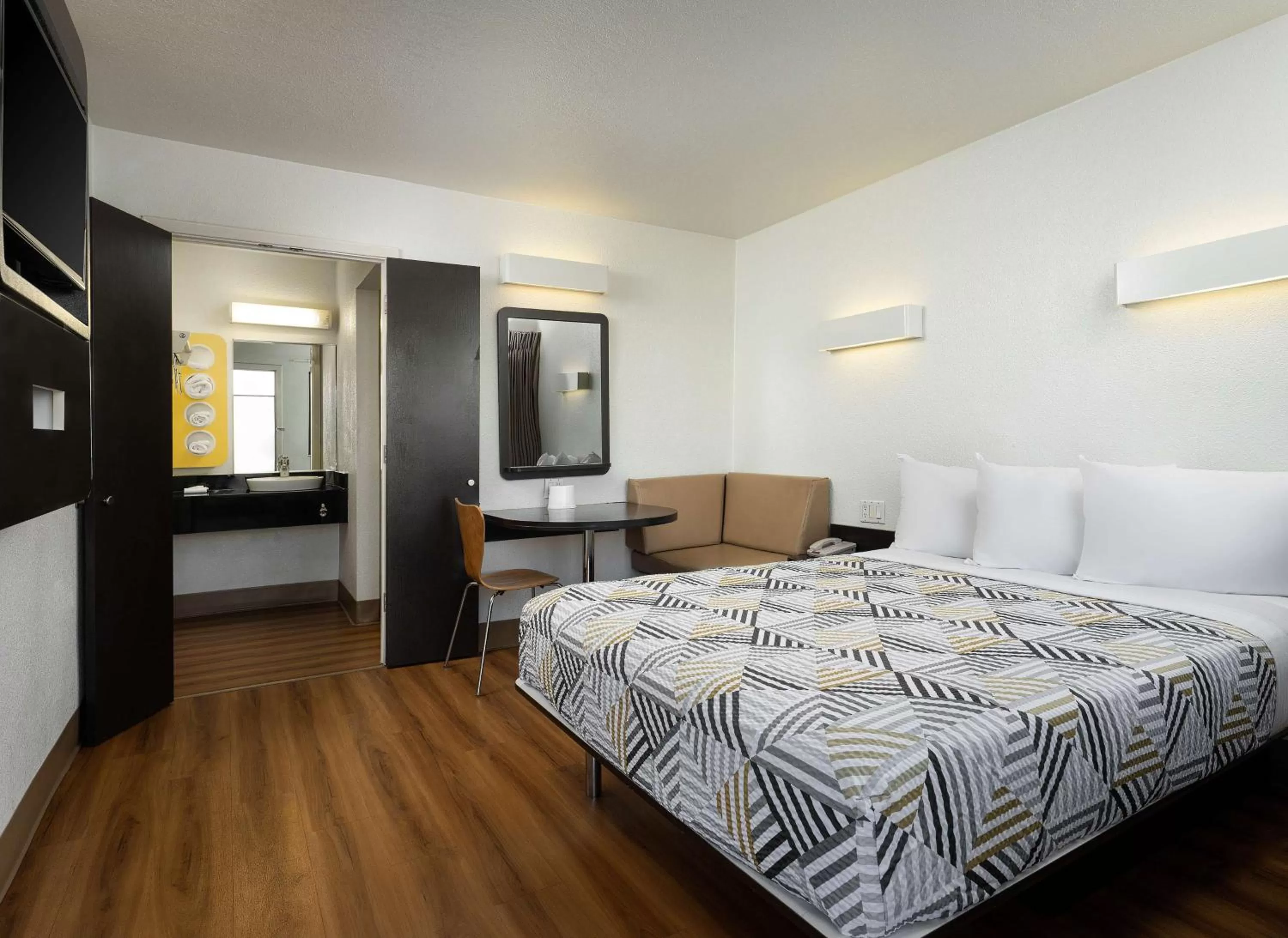 Double Room - Disability Access - Roll In Shower in Motel 6-Goleta, CA - Santa Barbara