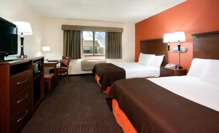Deluxe Queen Room - Mobility Access in AmericInn by Wyndham Princeton IL
