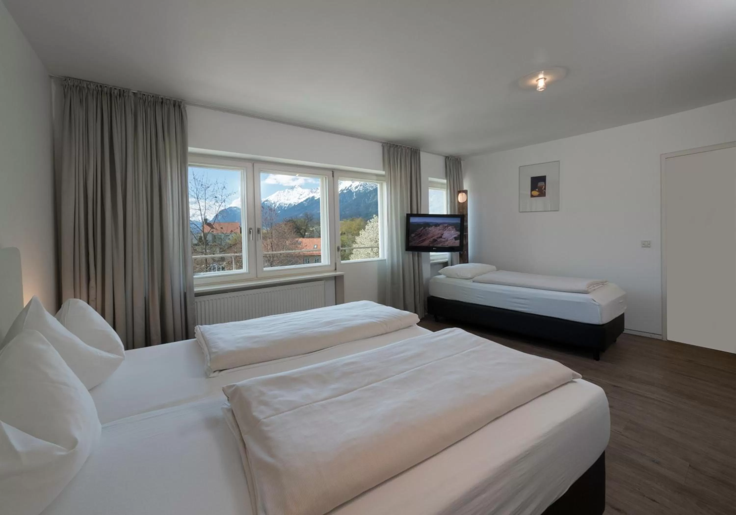 Standard Triple Room in Parkhotel Hall in Tirol