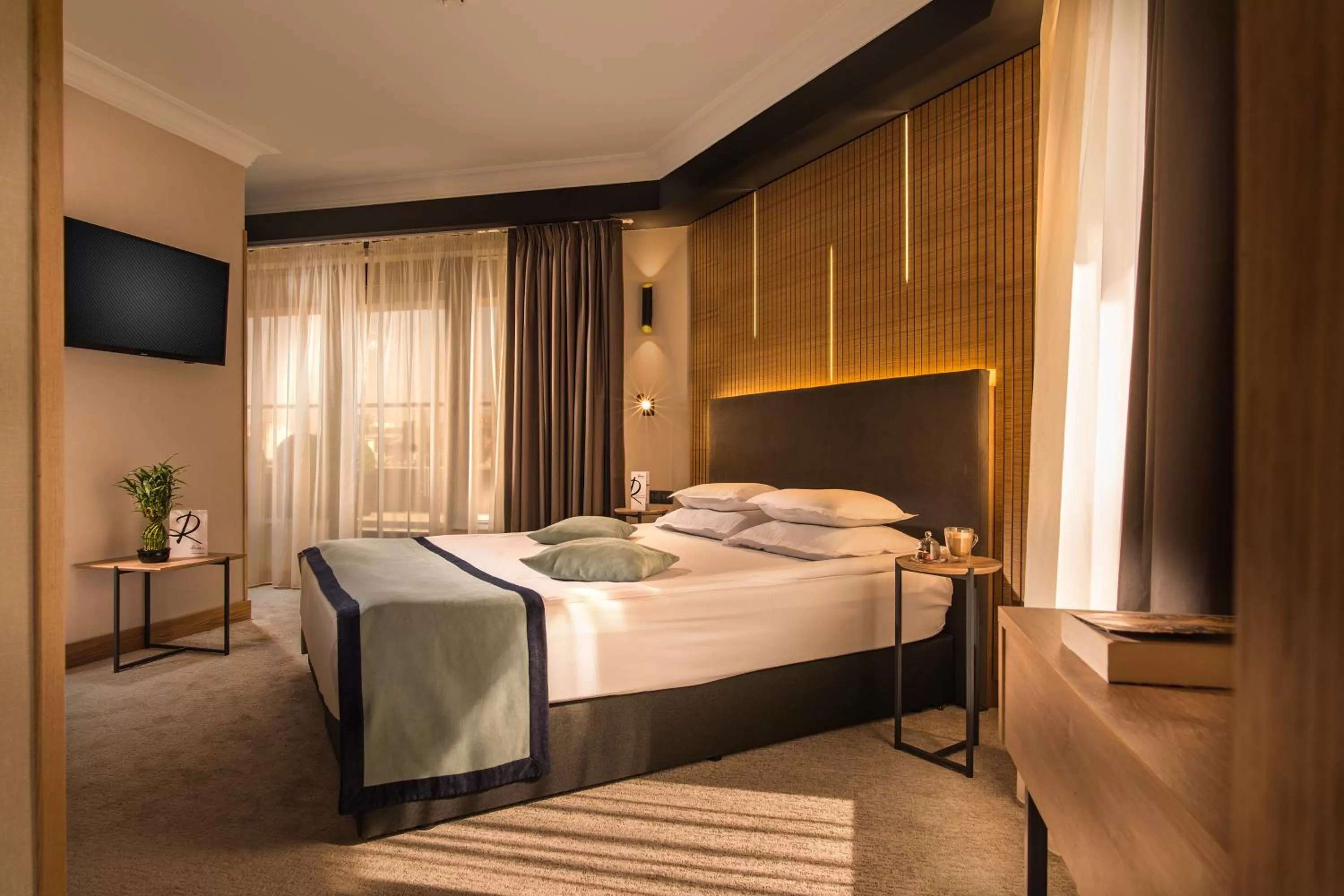 Deluxe Double Room with Balcony in Rosslyn Thracia Hotel Sofia