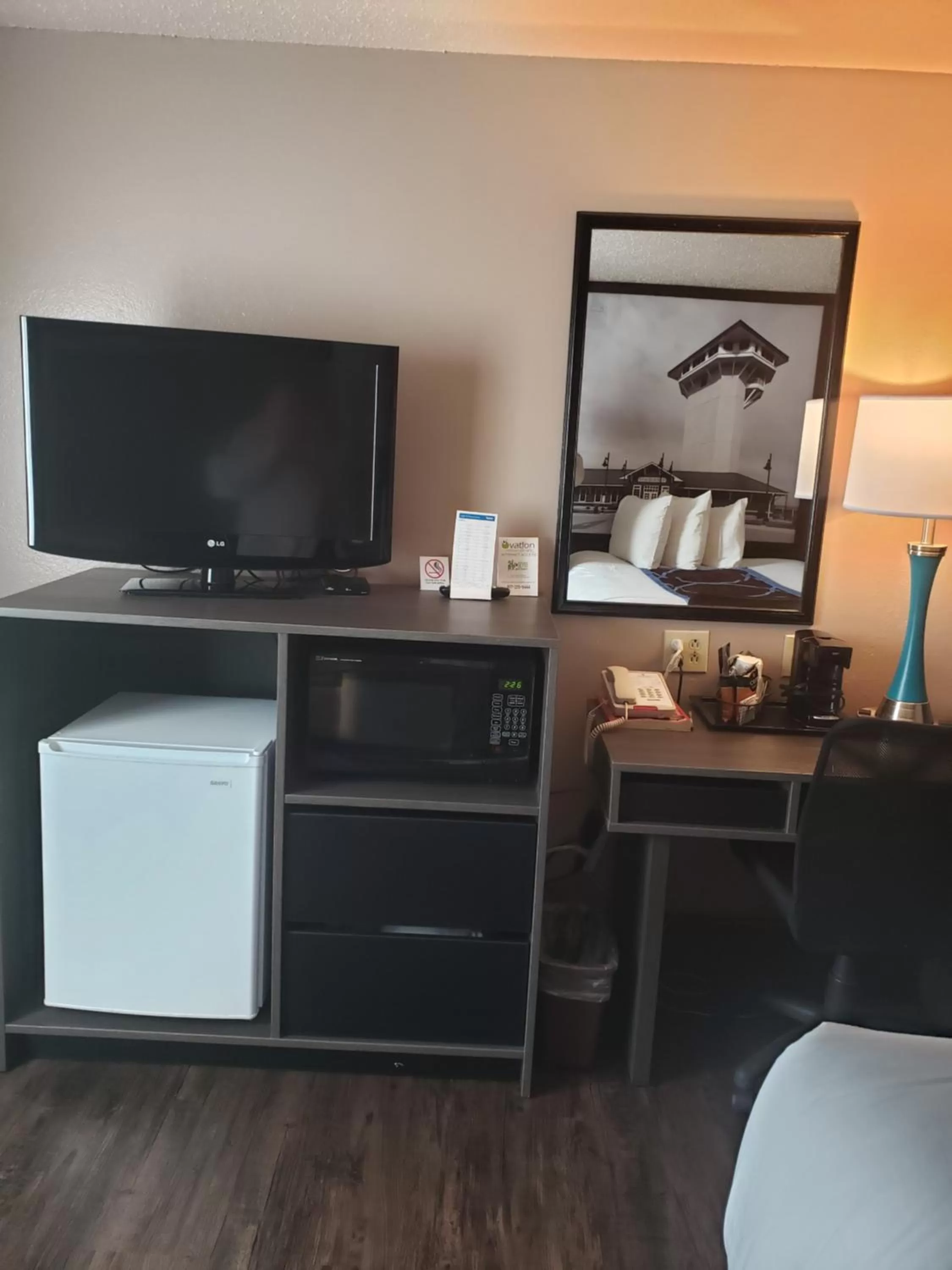 Queen Room - Non-Smoking in Super 8 by Wyndham North Platte