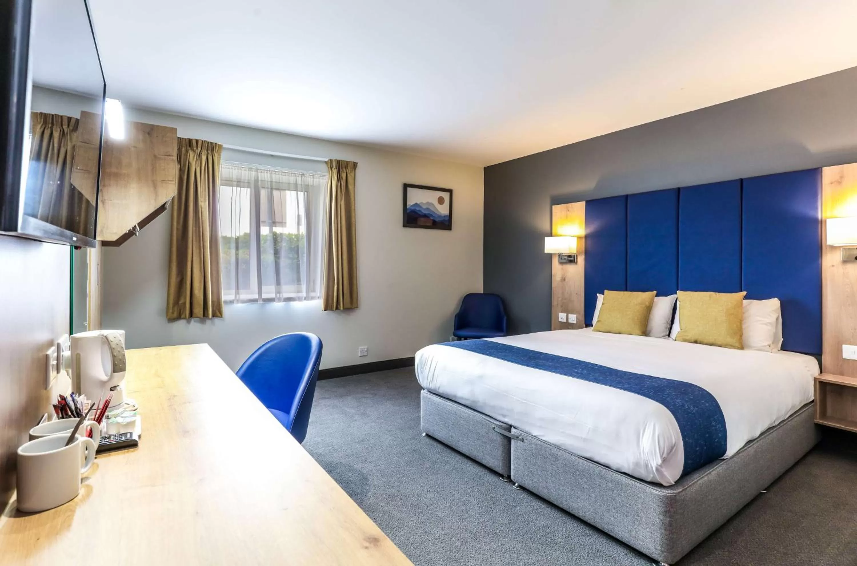 Accessible Double Room in Days Inn Peterborough