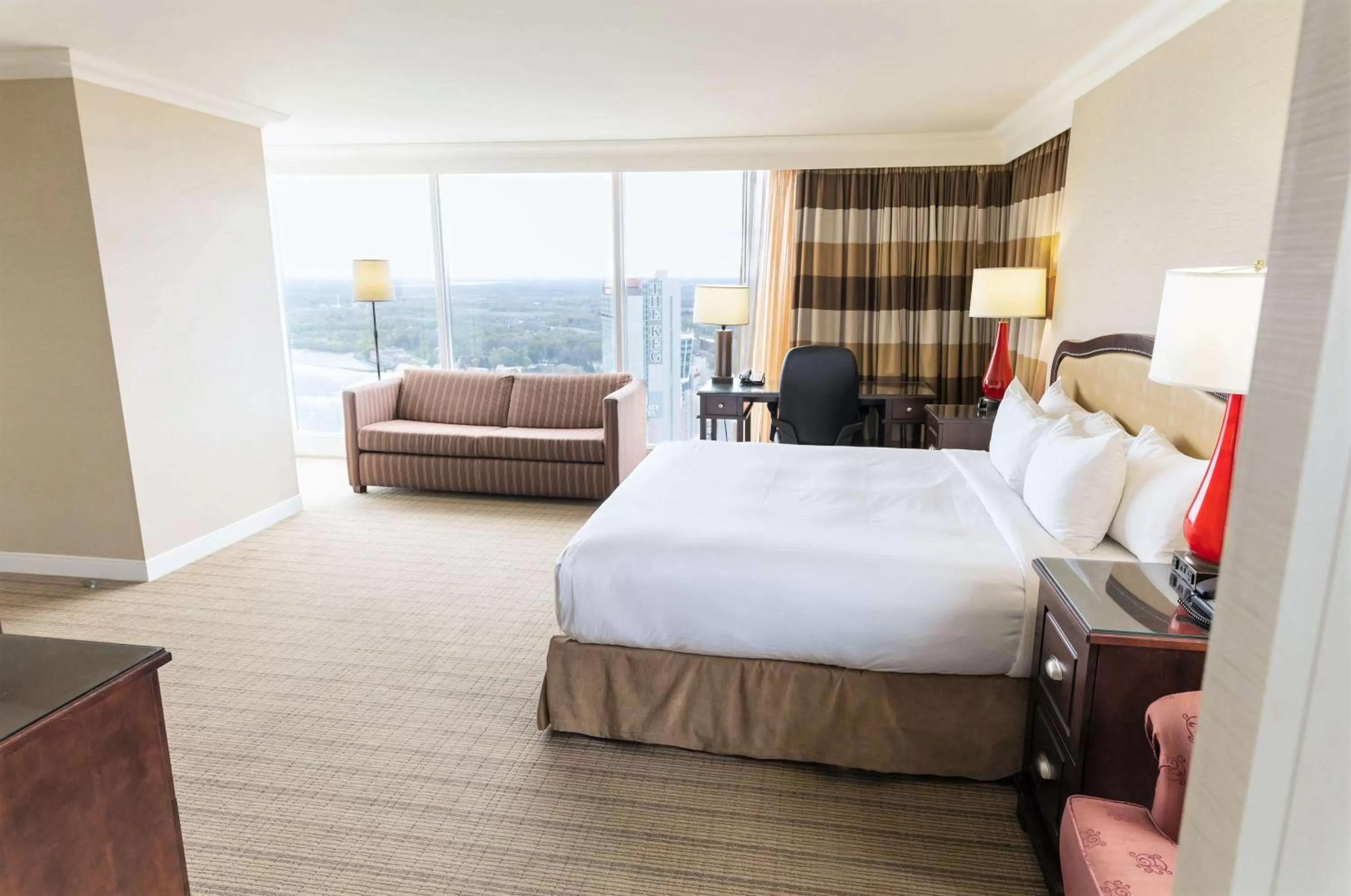 King Studio with Spa Bath and Casino/City View in Hilton Niagara Falls/ Fallsview Hotel and Suites